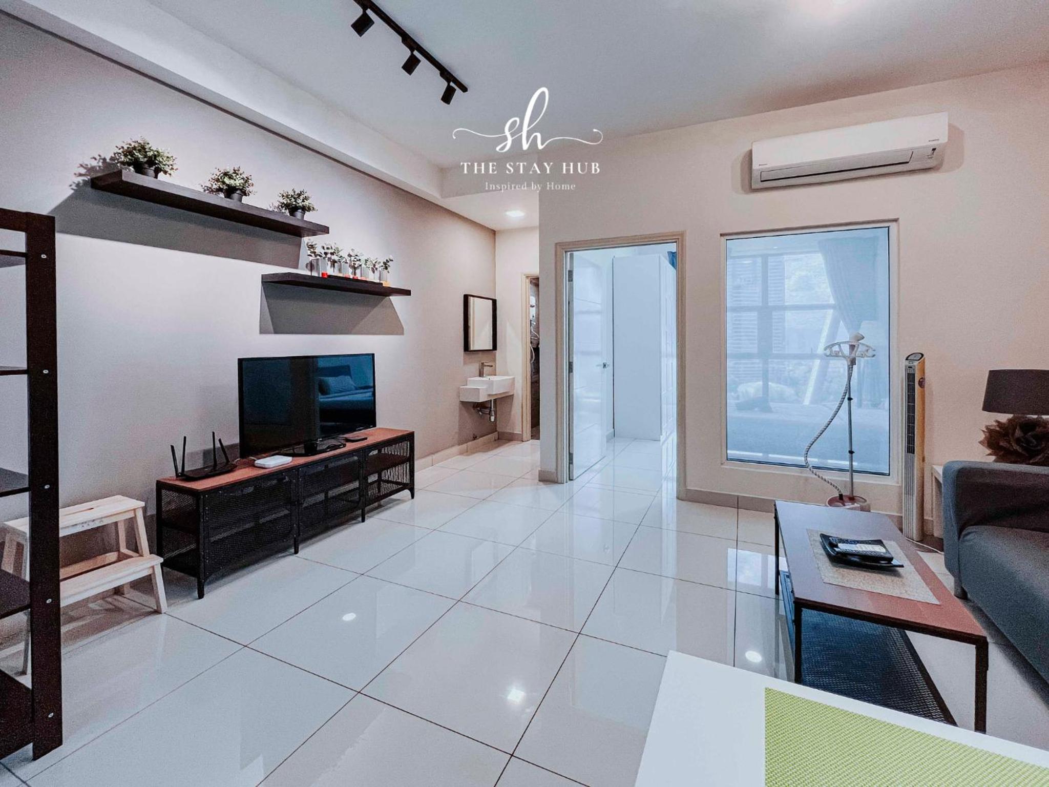 Arte Mont Kiara Luxury Suite with Heated Jacuzzi Pods - Free Parking - Next to MITEC- by The Stay Hub