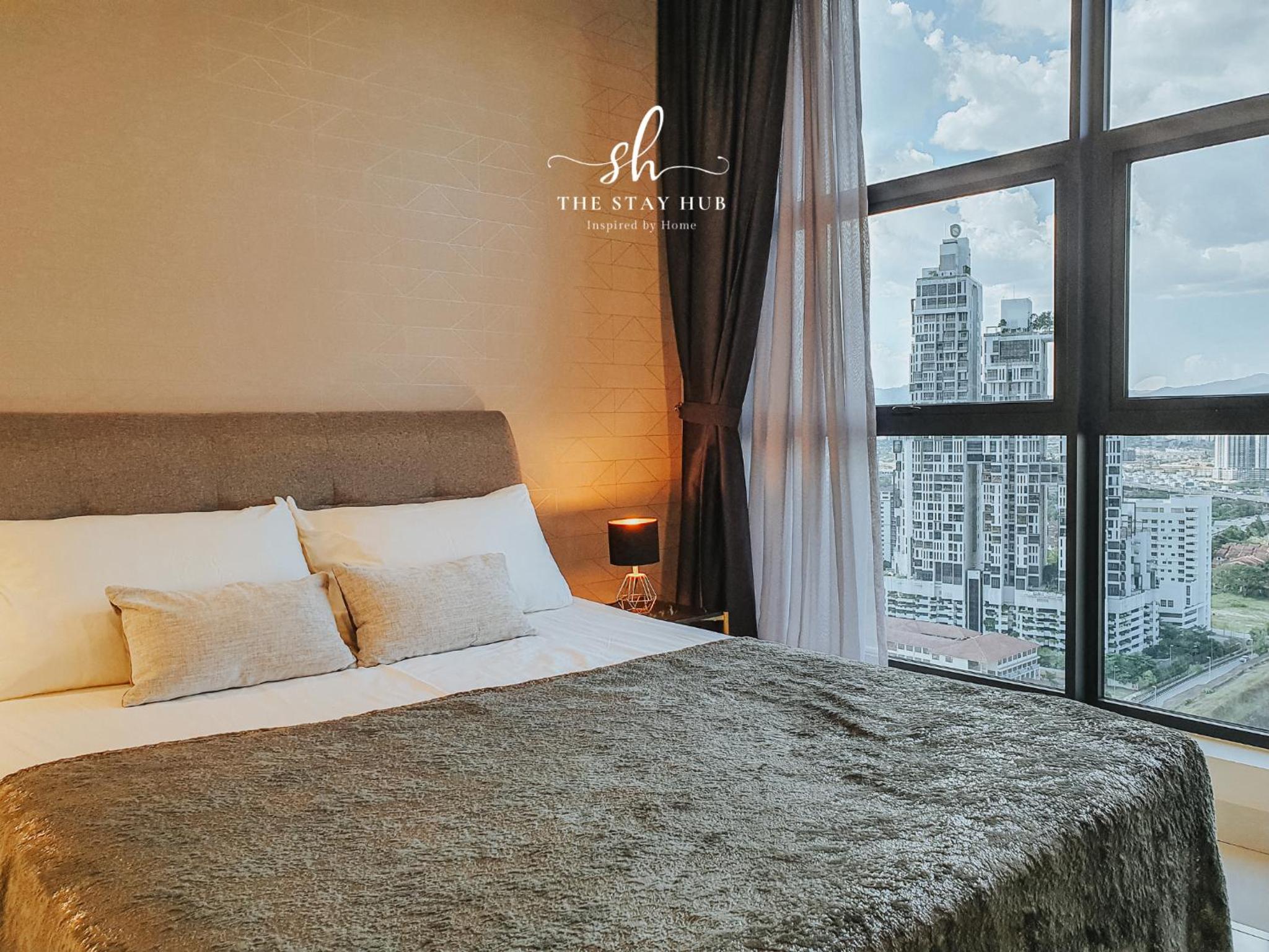 Arte Mont Kiara Luxury Suite with Heated Jacuzzi Pods - Free Parking - Next to MITEC- by The Stay Hub