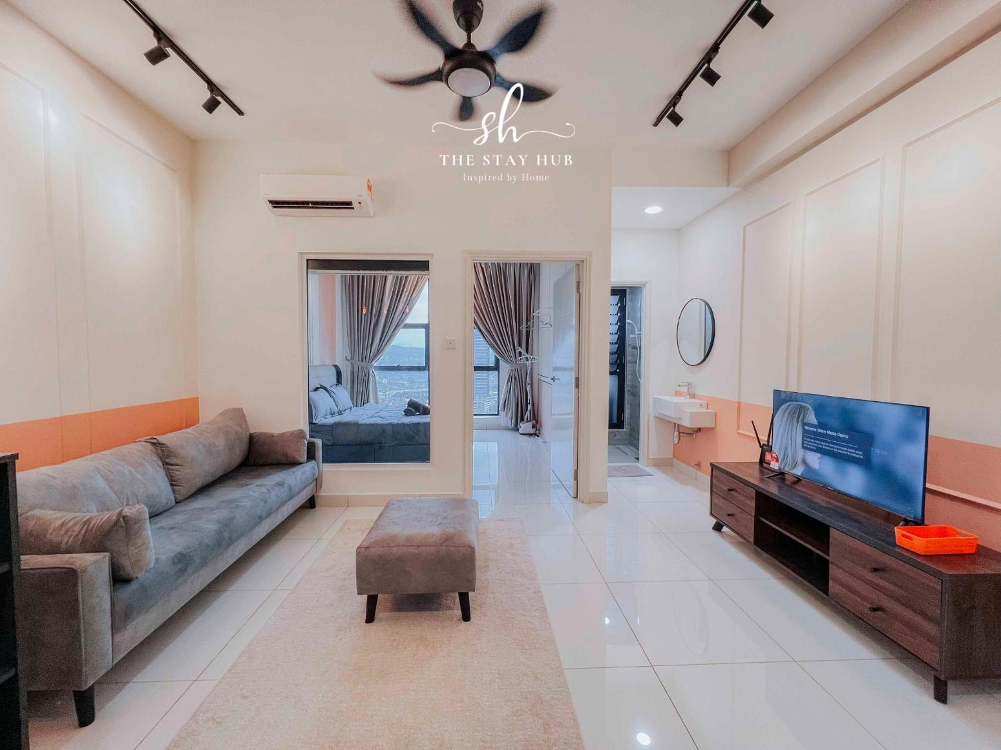 Arte Mont Kiara Luxury Suite with Heated Jacuzzi Pods - Free Parking - Next to MITEC- by The Stay Hub