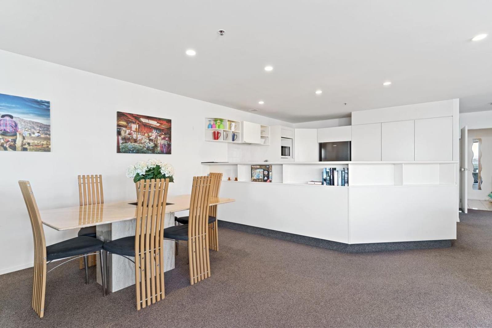 7th Heaven in Oceanside Towers view 4