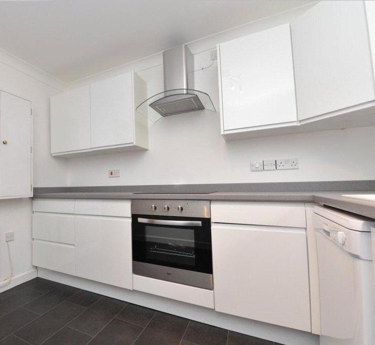 The Firs - Apartment next to Beach & Forest - Pets are free view 4