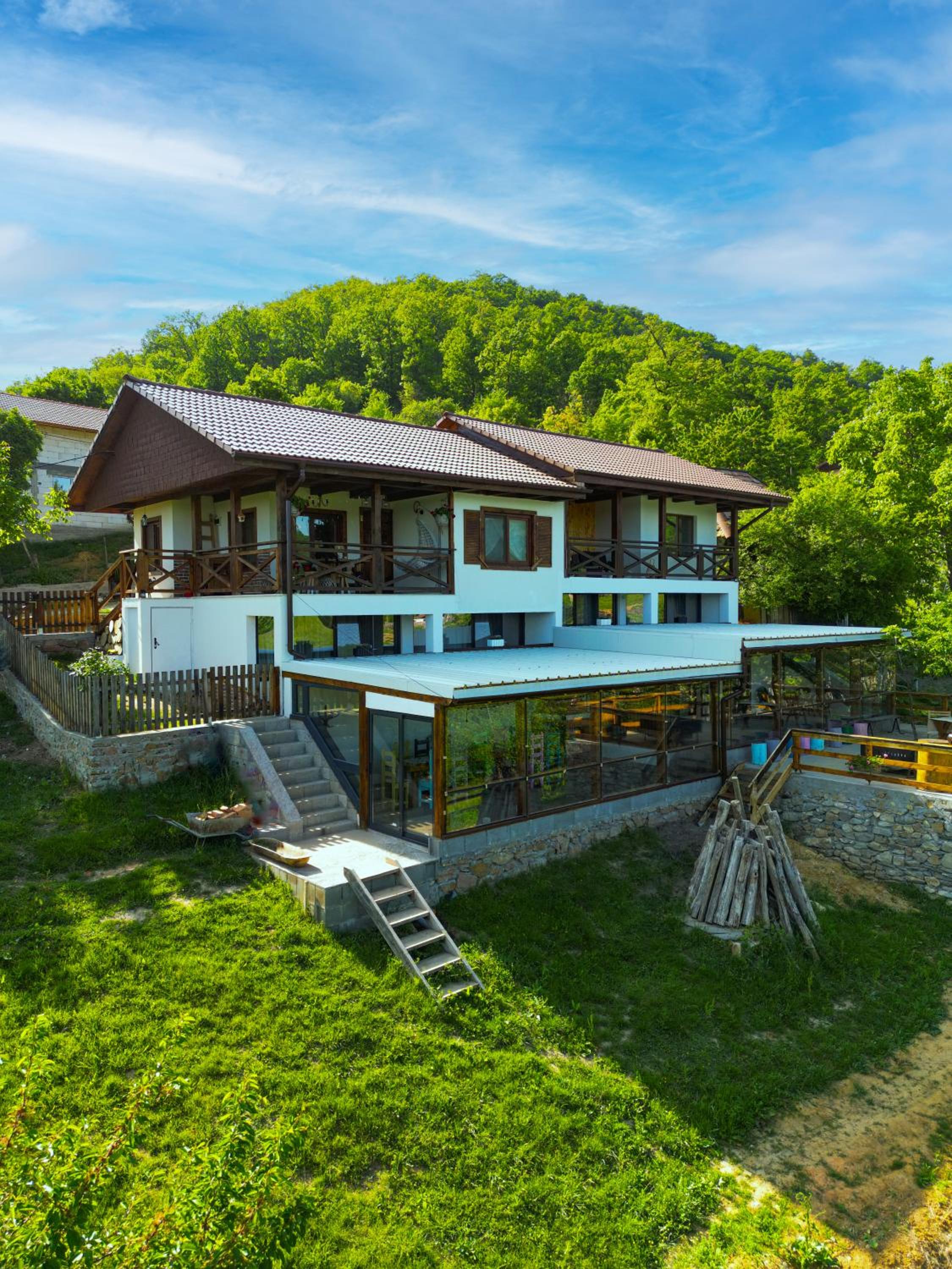 Hotel Conacul Fruntea cu ceru - Image 1