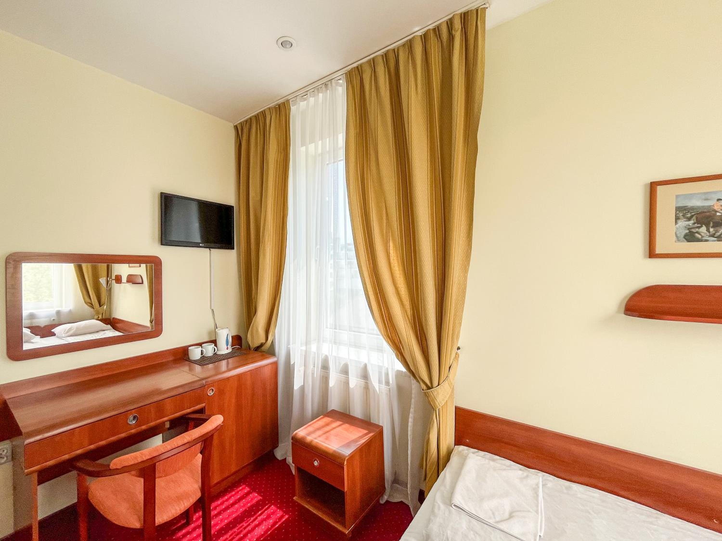 Fry House Hostel - 15min to Dworzec Zachodni, 5min to Klub Progresja, photo 37