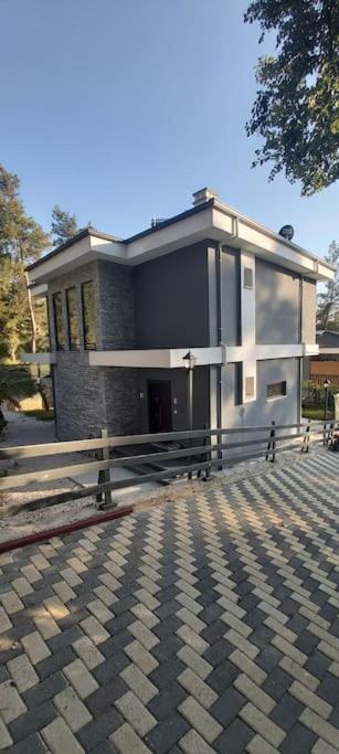 Villa Gray Pine