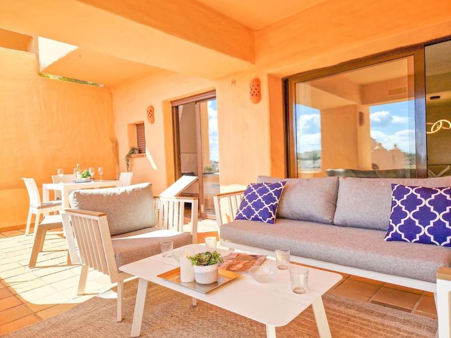 Hotel Apartment In Coto Real Duquesa - Sea View & Pools