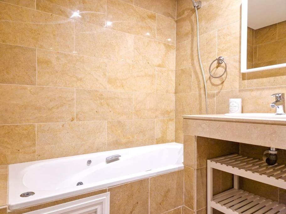 Apartment in Coto Real Duquesa - sea view & pools view 4
