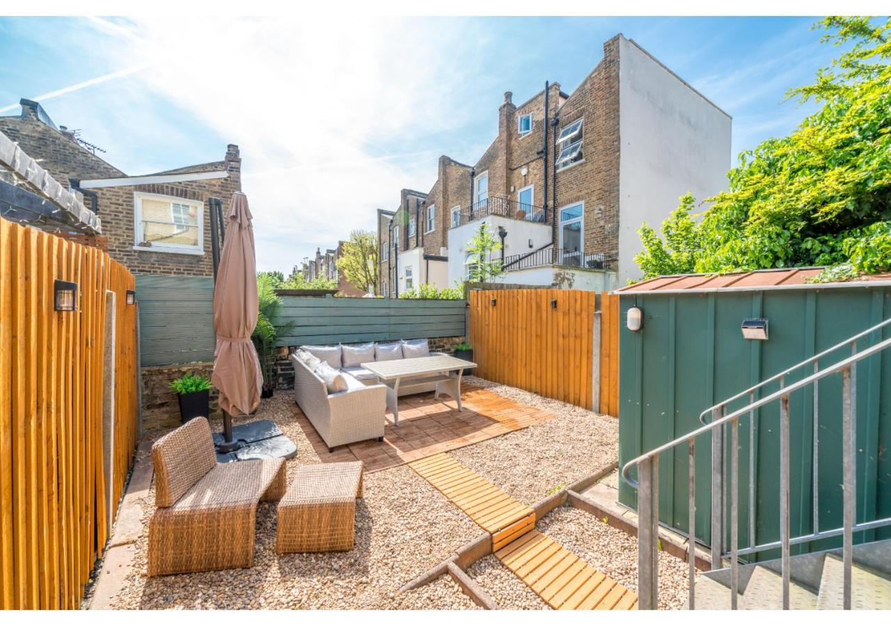 JOIVY Splendid townhouse flat with backyard view 2