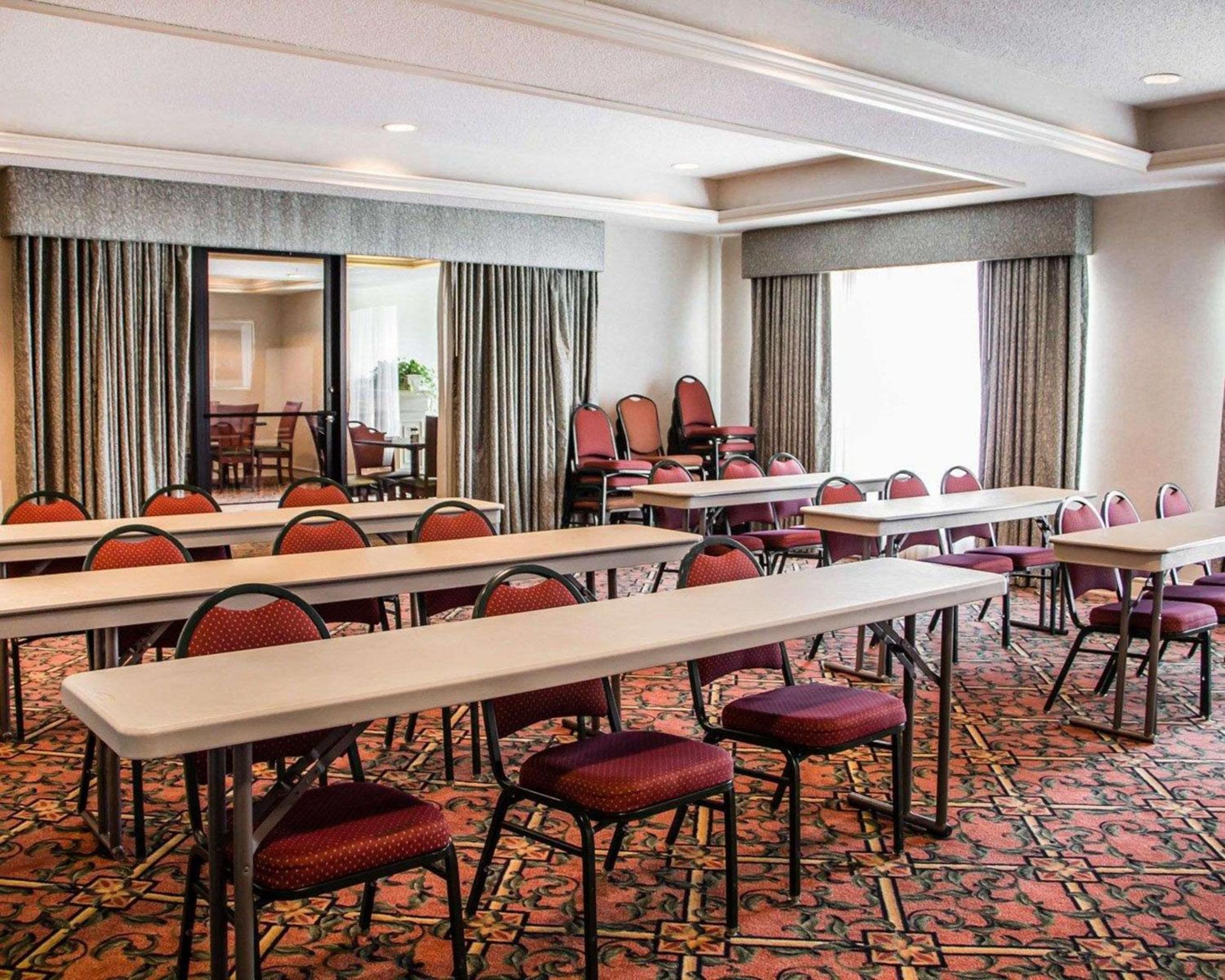 McAlester Vacations - Comfort Suites McAlester - Property Image 6
