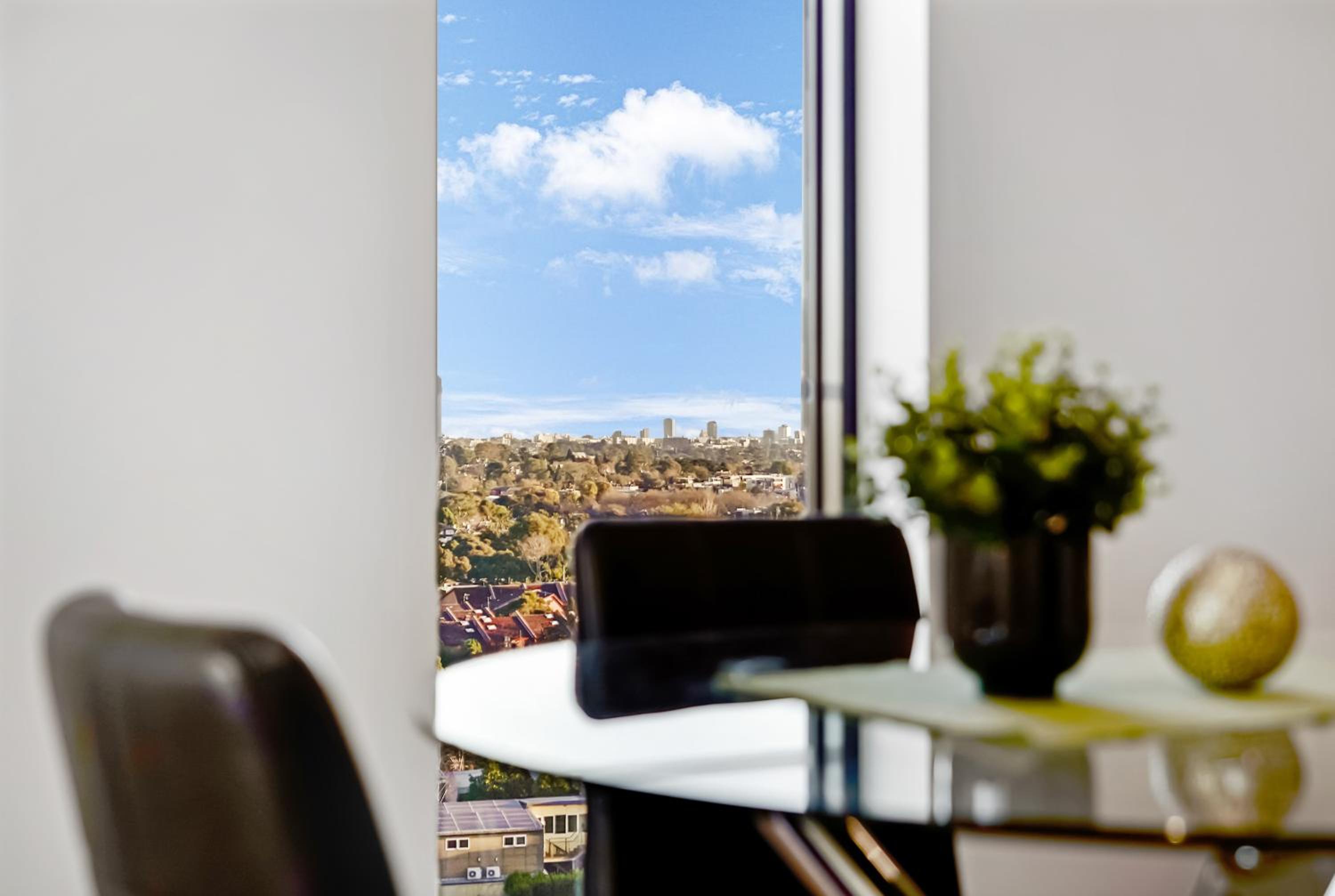 2 Bedrooms Apartments in the Kew Centre