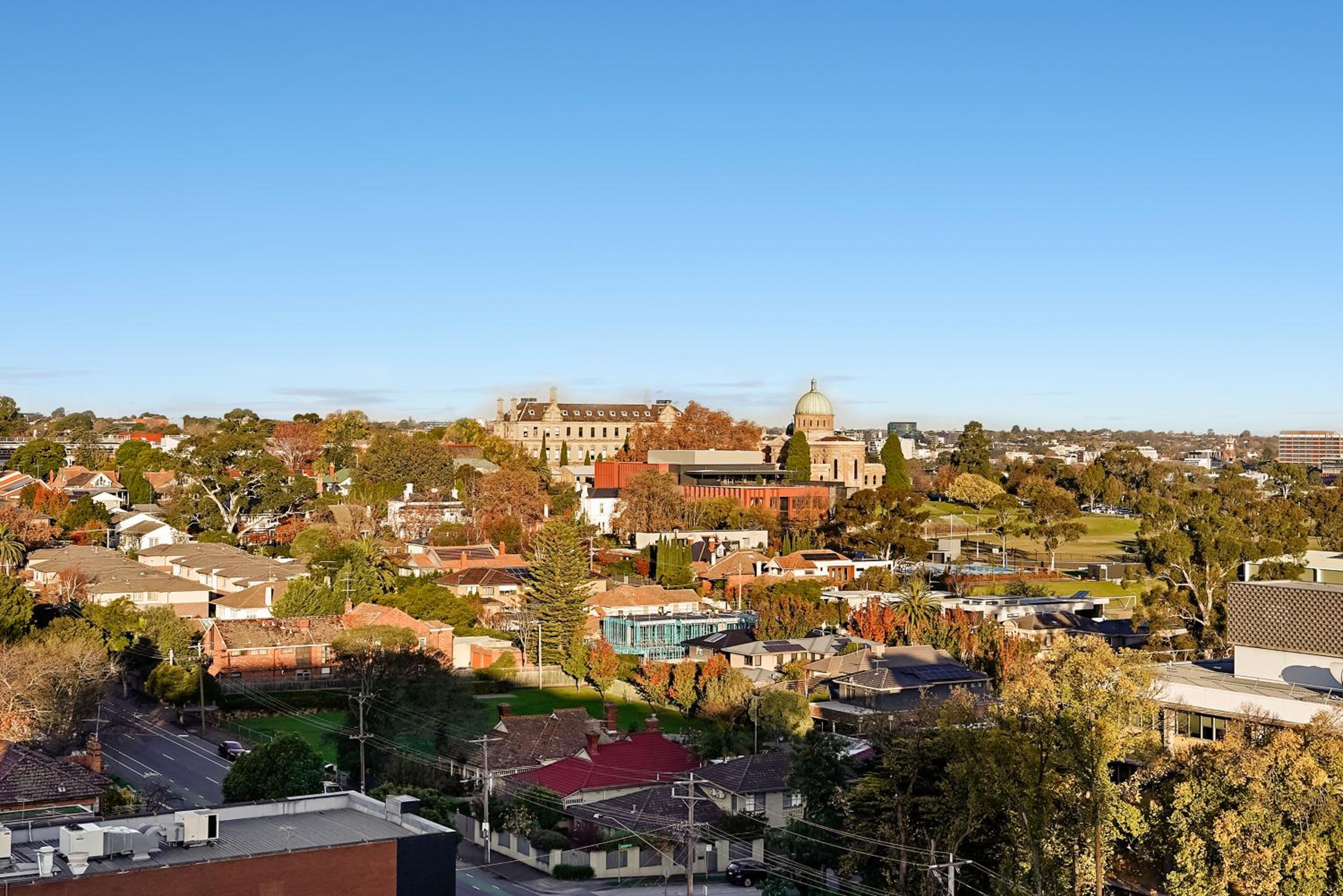 2 Bedrooms Apartments in the Kew Centre