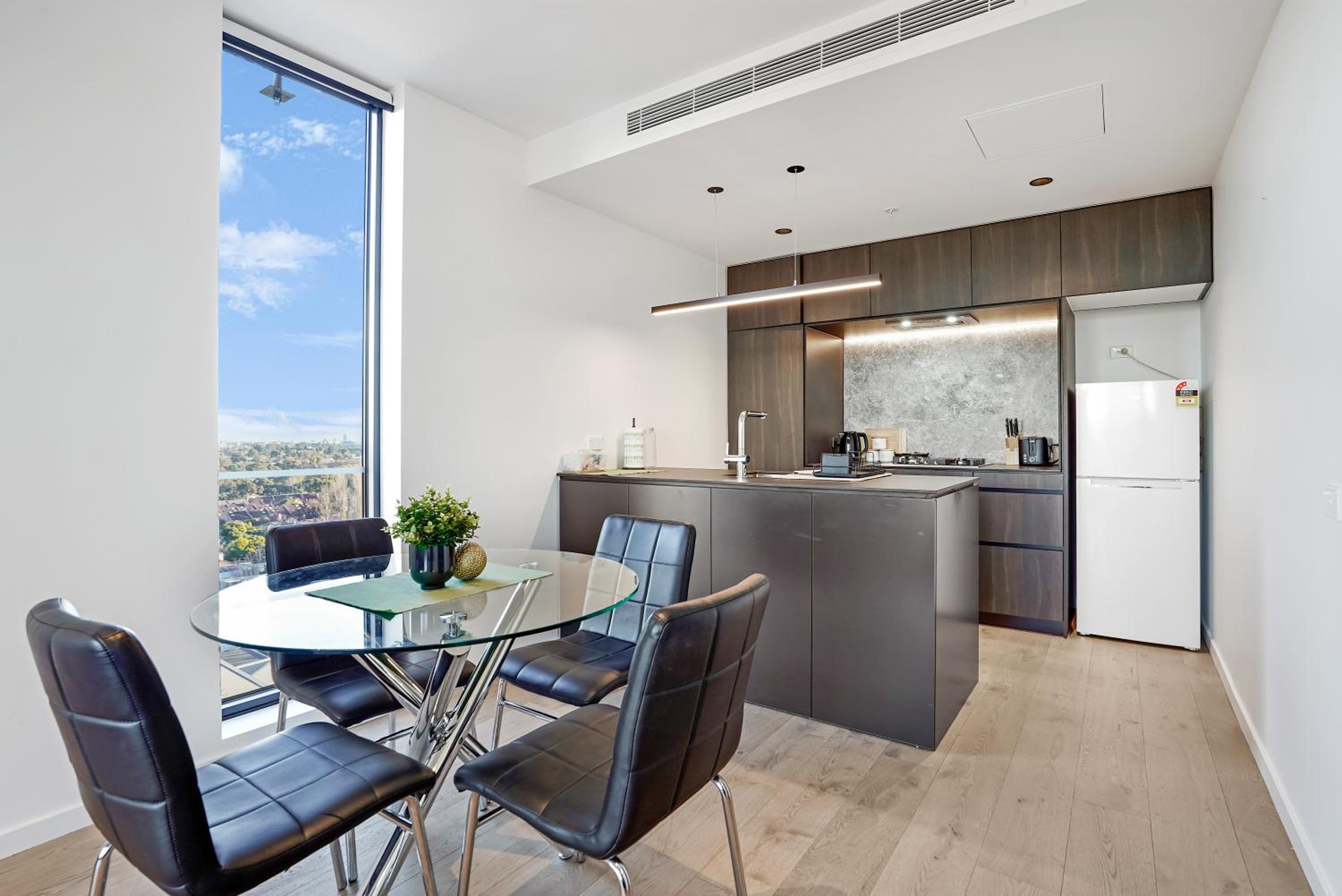 2 Bedrooms Apartments in the Kew Centre