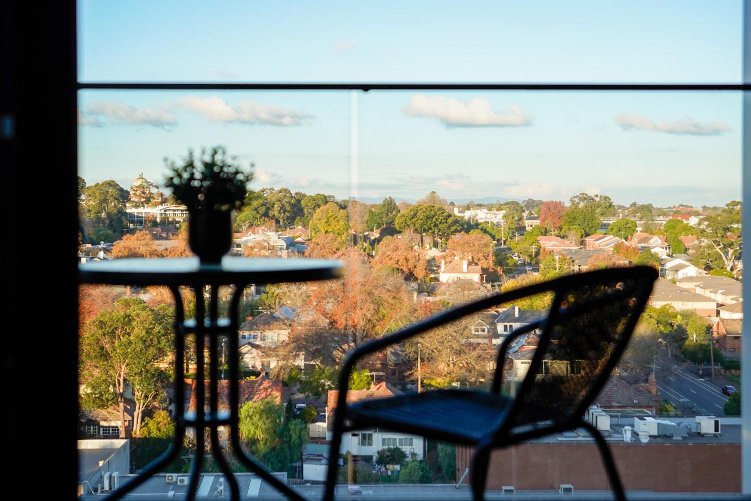 2 Bedrooms Apartments in the Kew Centre