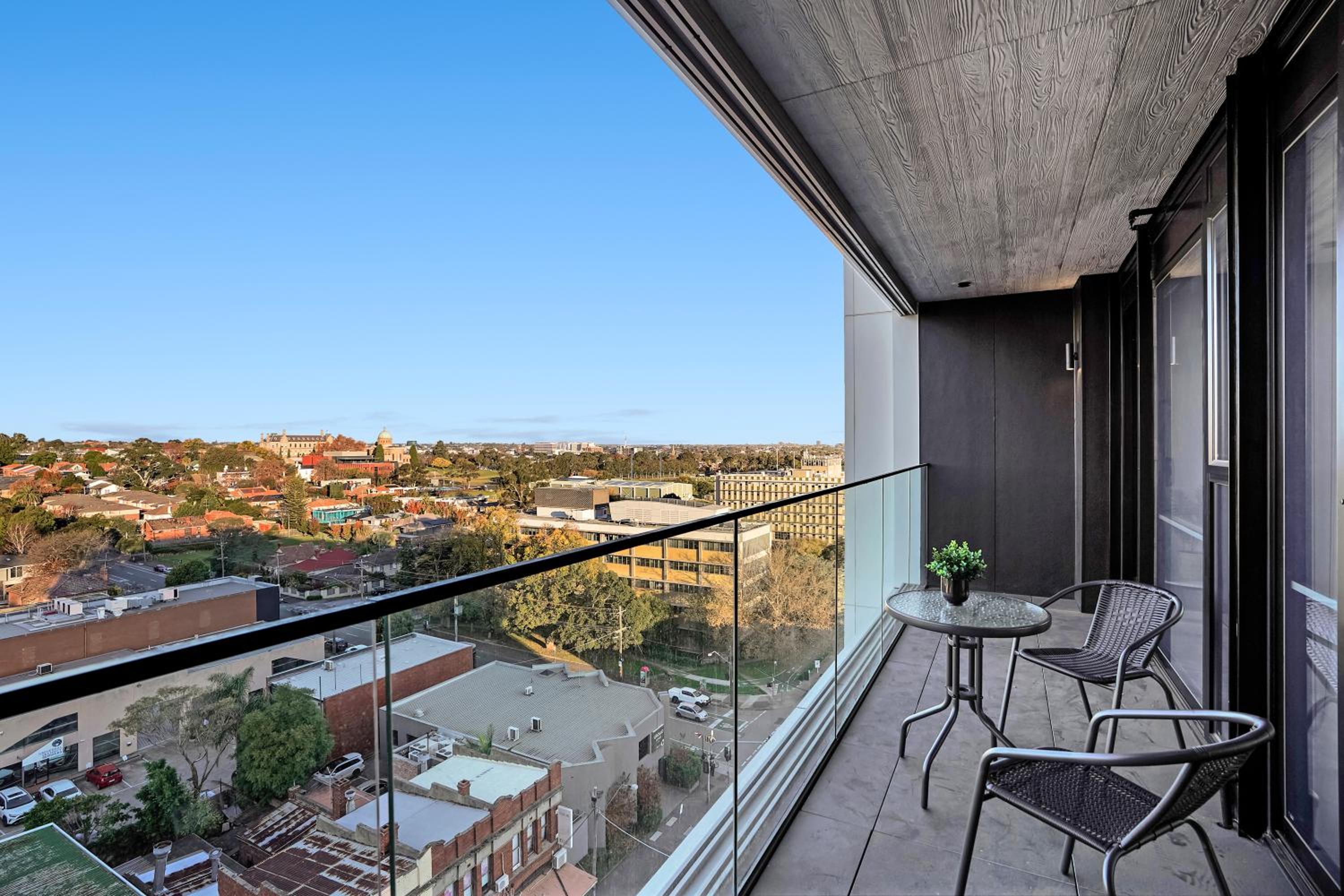 2 Bedrooms Apartments in the Kew Centre
