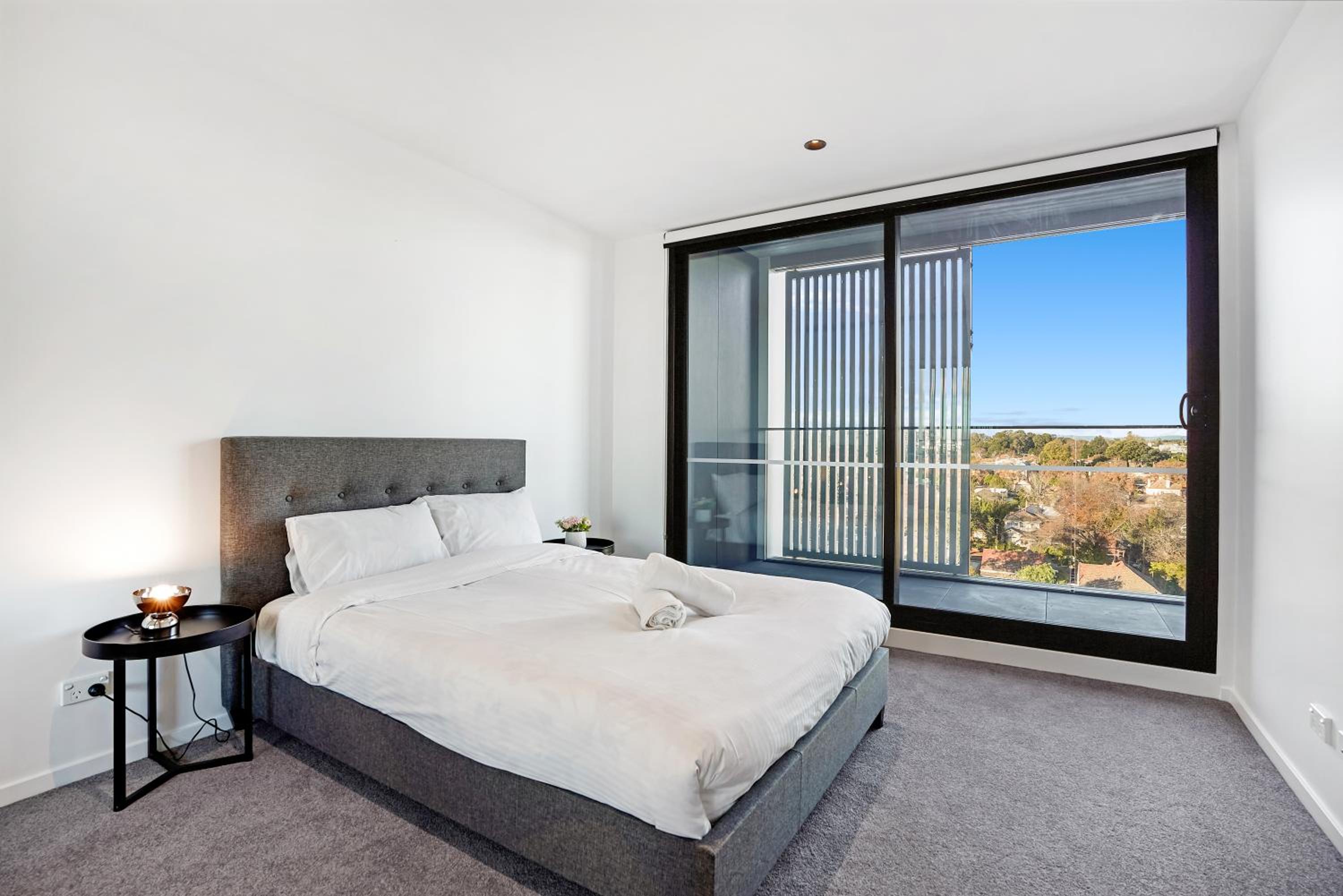 2 Bedrooms Apartments in the Kew Centre