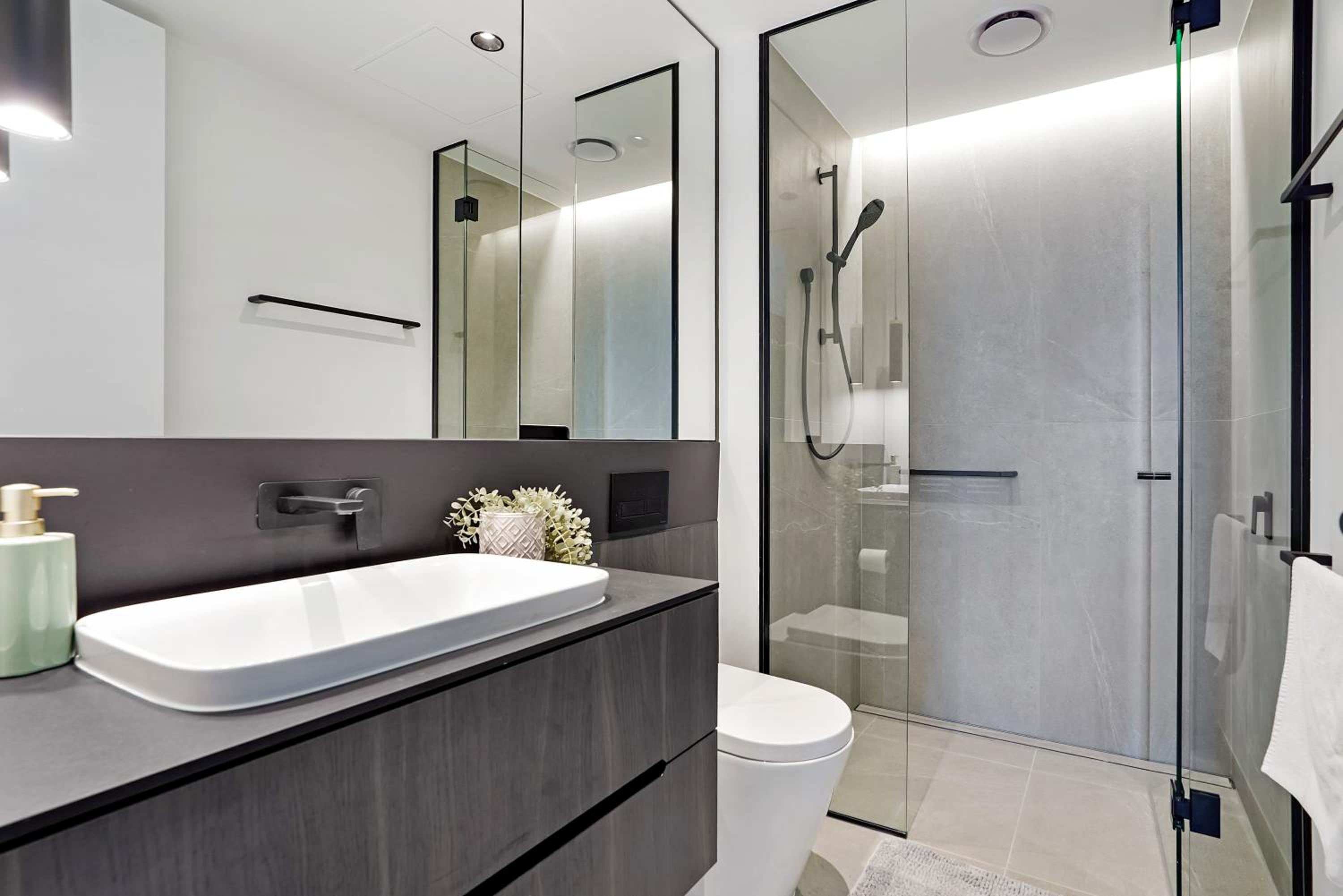 2 Bedrooms Apartments in the Kew Centre