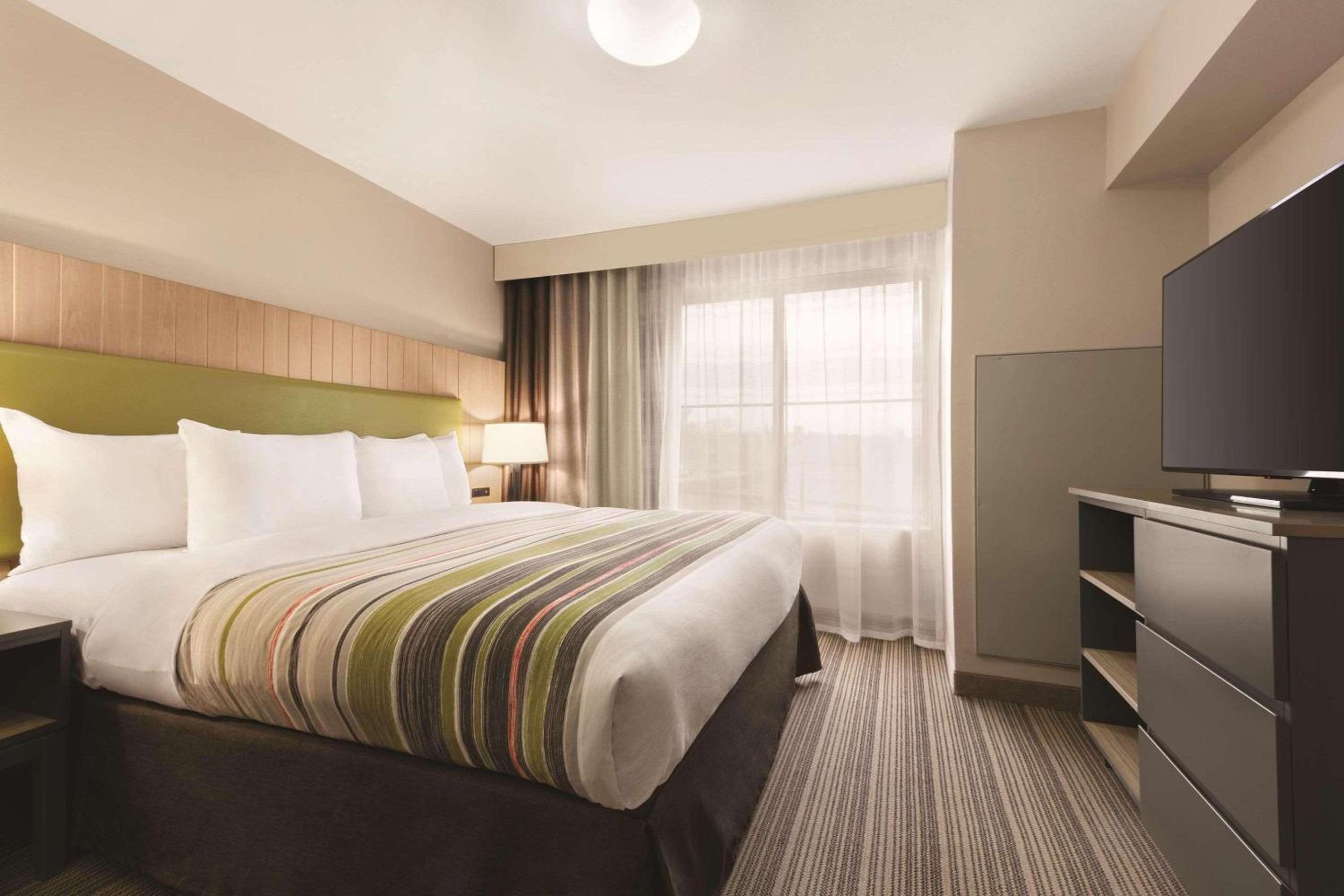 Wytheville Vacations - Country Inn Suites by Radisson, Wytheville, VA - Property Image 2
