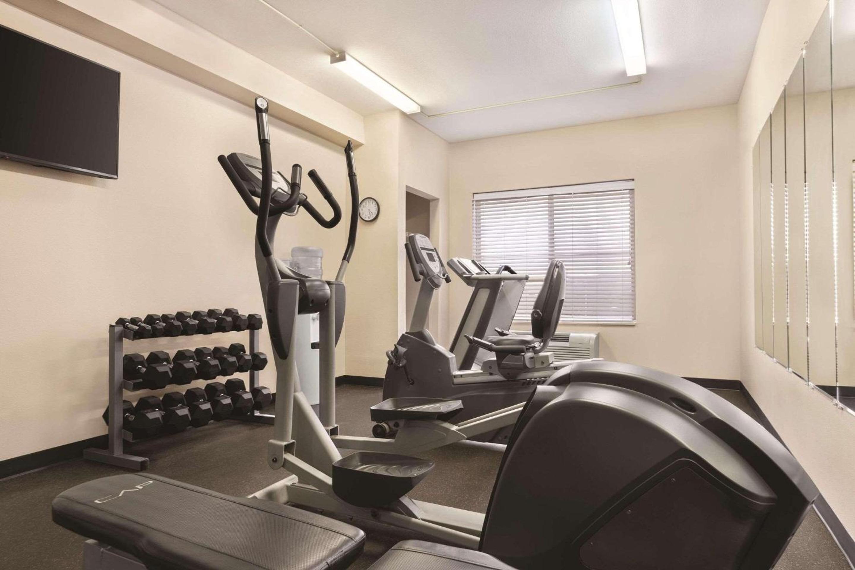 Wytheville Vacations - Country Inn Suites by Radisson, Wytheville, VA - Property Image 14