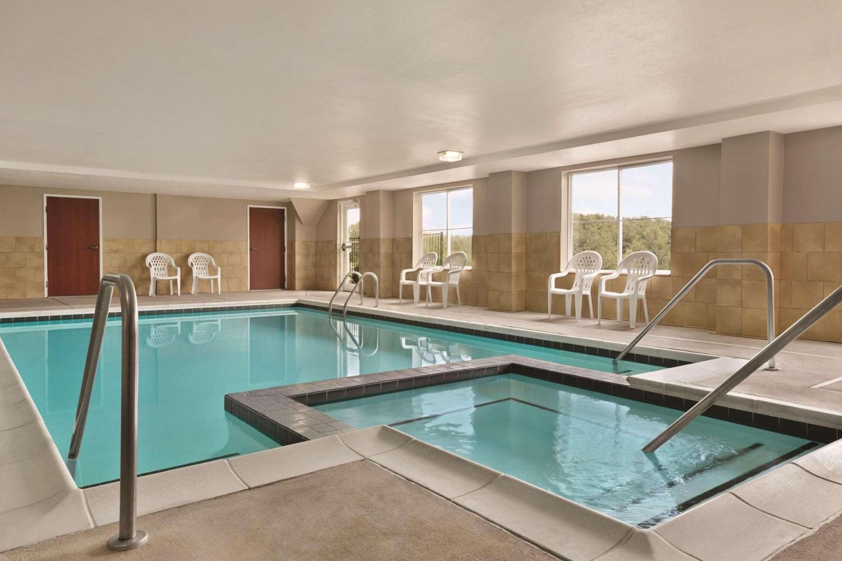 Wytheville Vacations - Country Inn Suites by Radisson, Wytheville, VA - Property Image 16