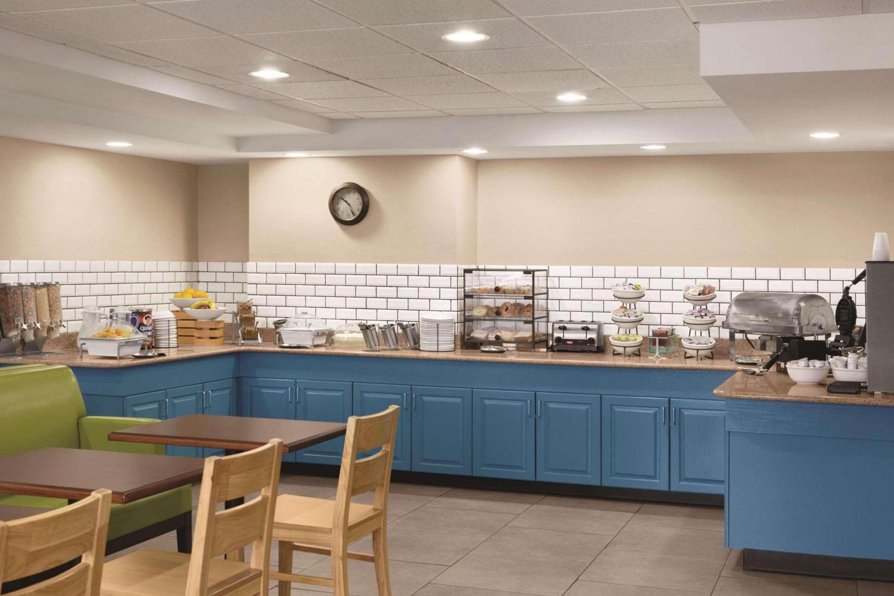 Wytheville Vacations - Country Inn Suites by Radisson, Wytheville, VA - Property Image 19