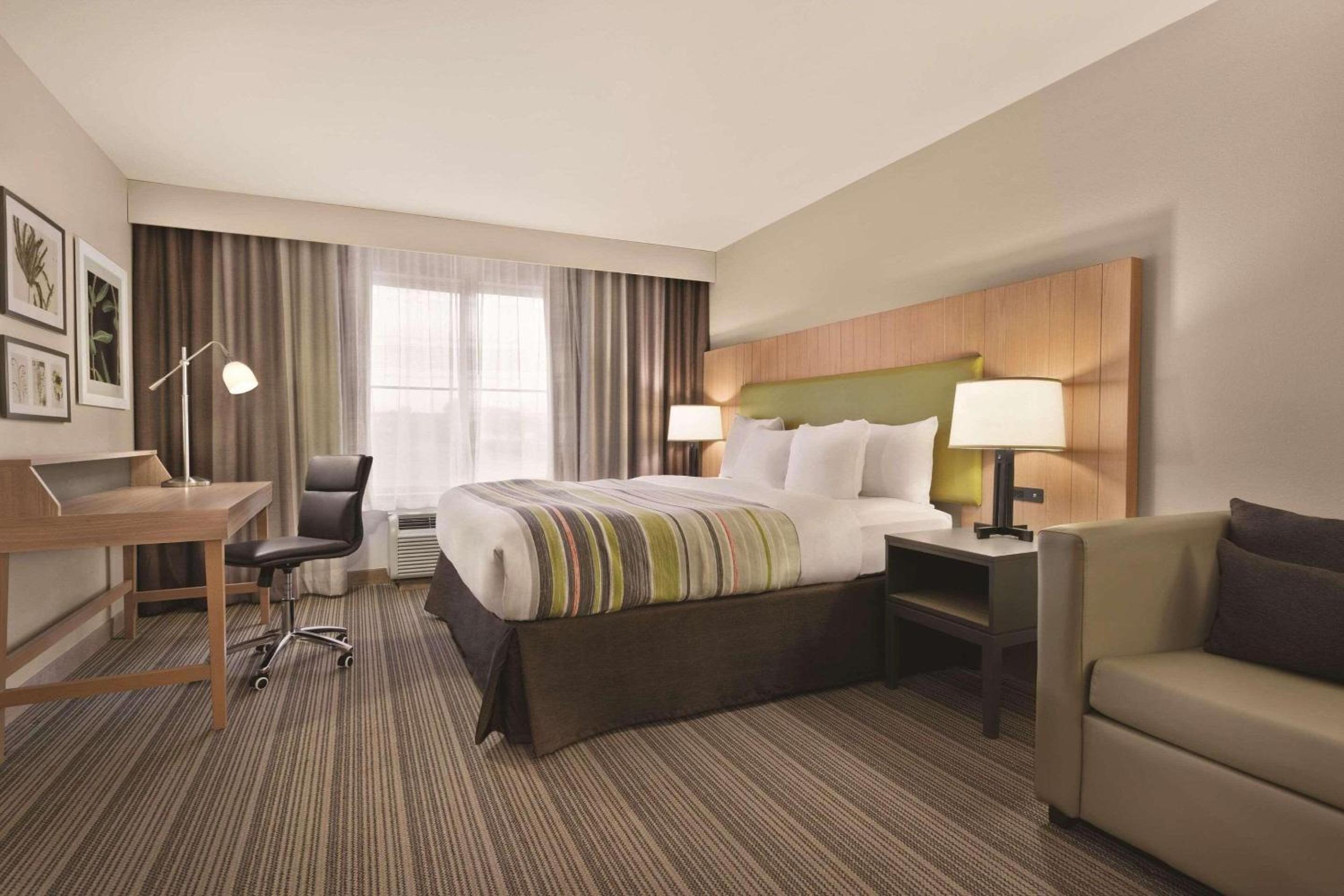 Wytheville Vacations - Country Inn  Suites by Radisson, Wytheville, VA - Property Image 4