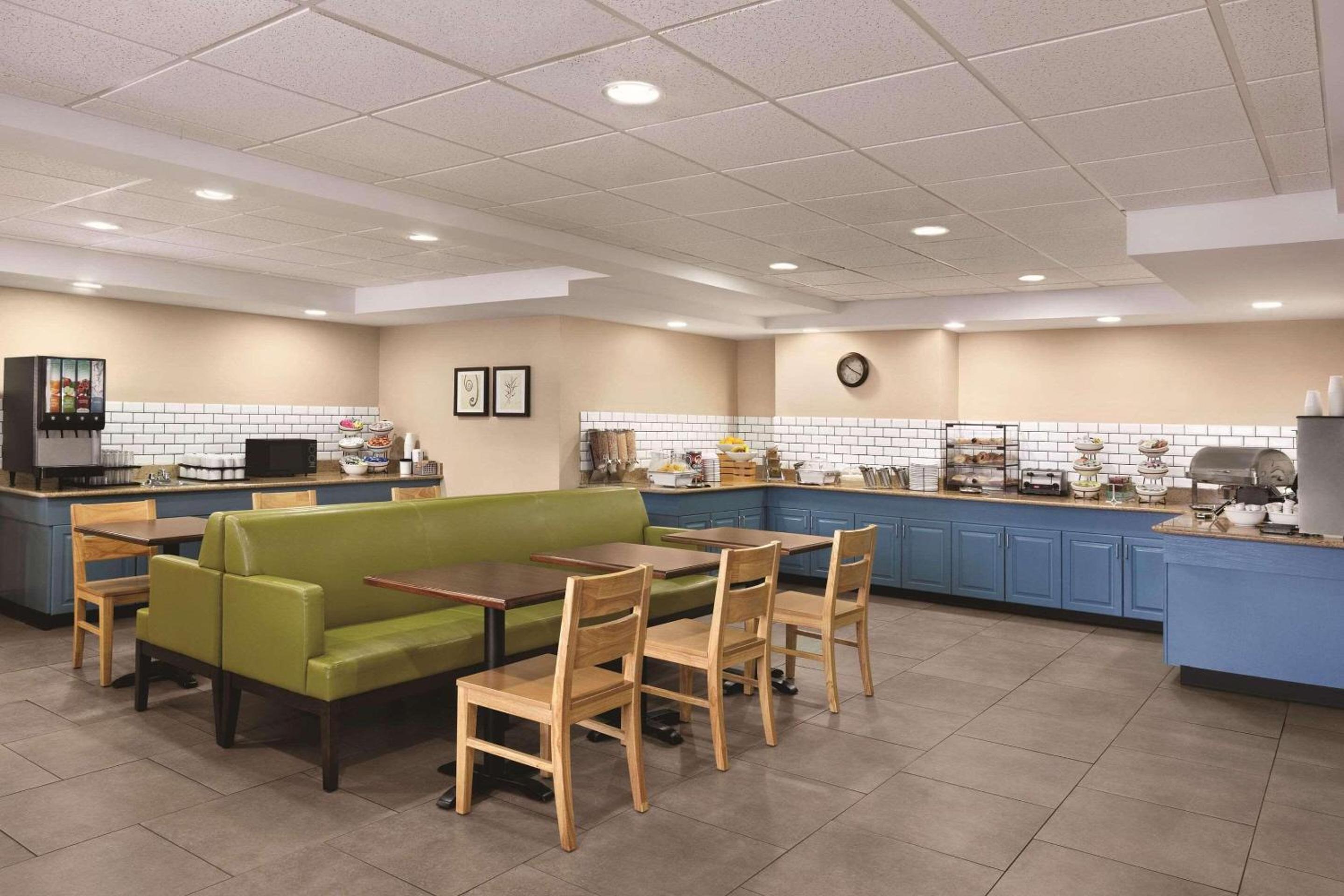 Wytheville Vacations - Country Inn Suites by Radisson, Wytheville, VA - Property Image 29