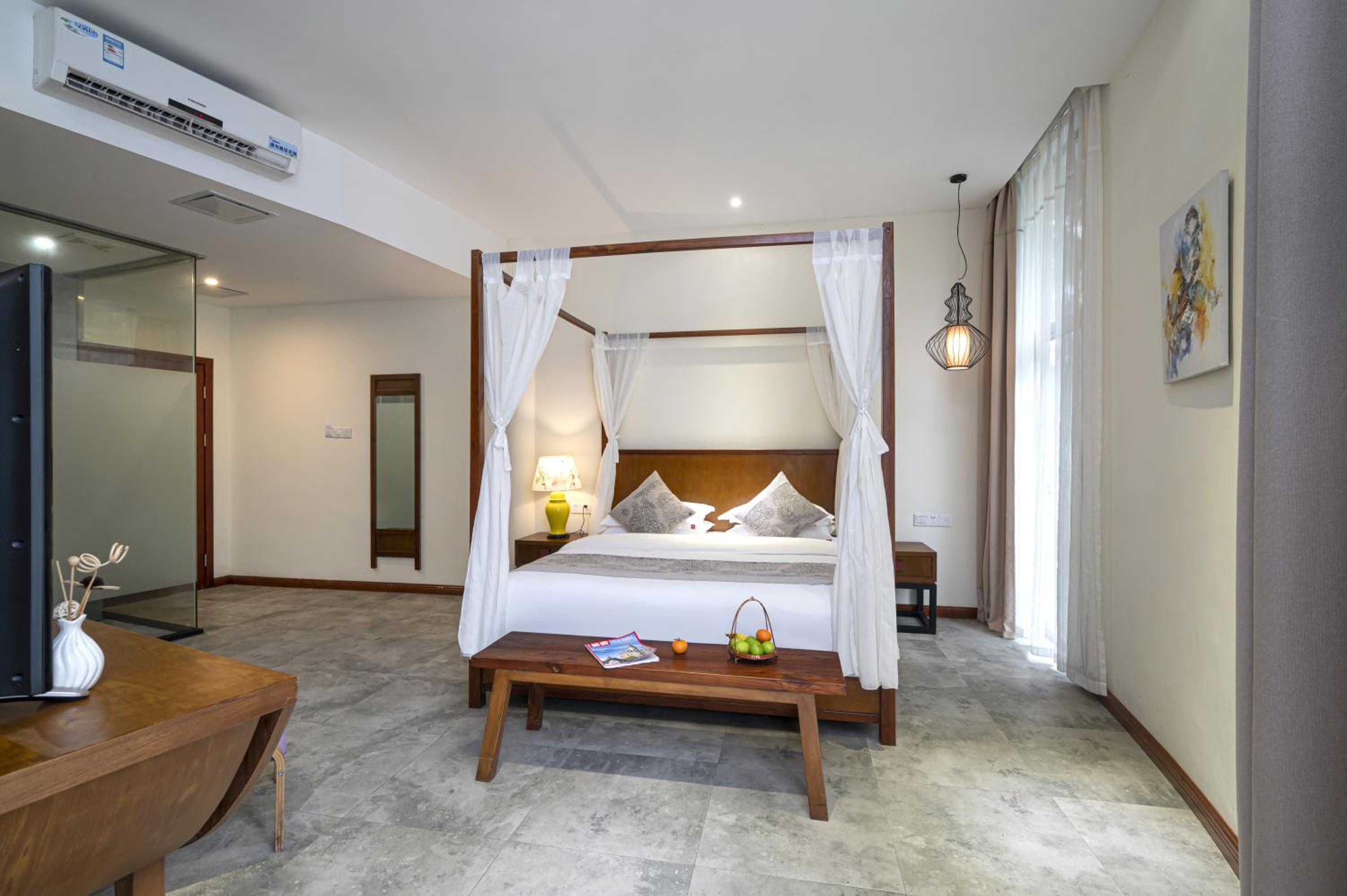 Guilin Crystal Crescent Moon Hotel
