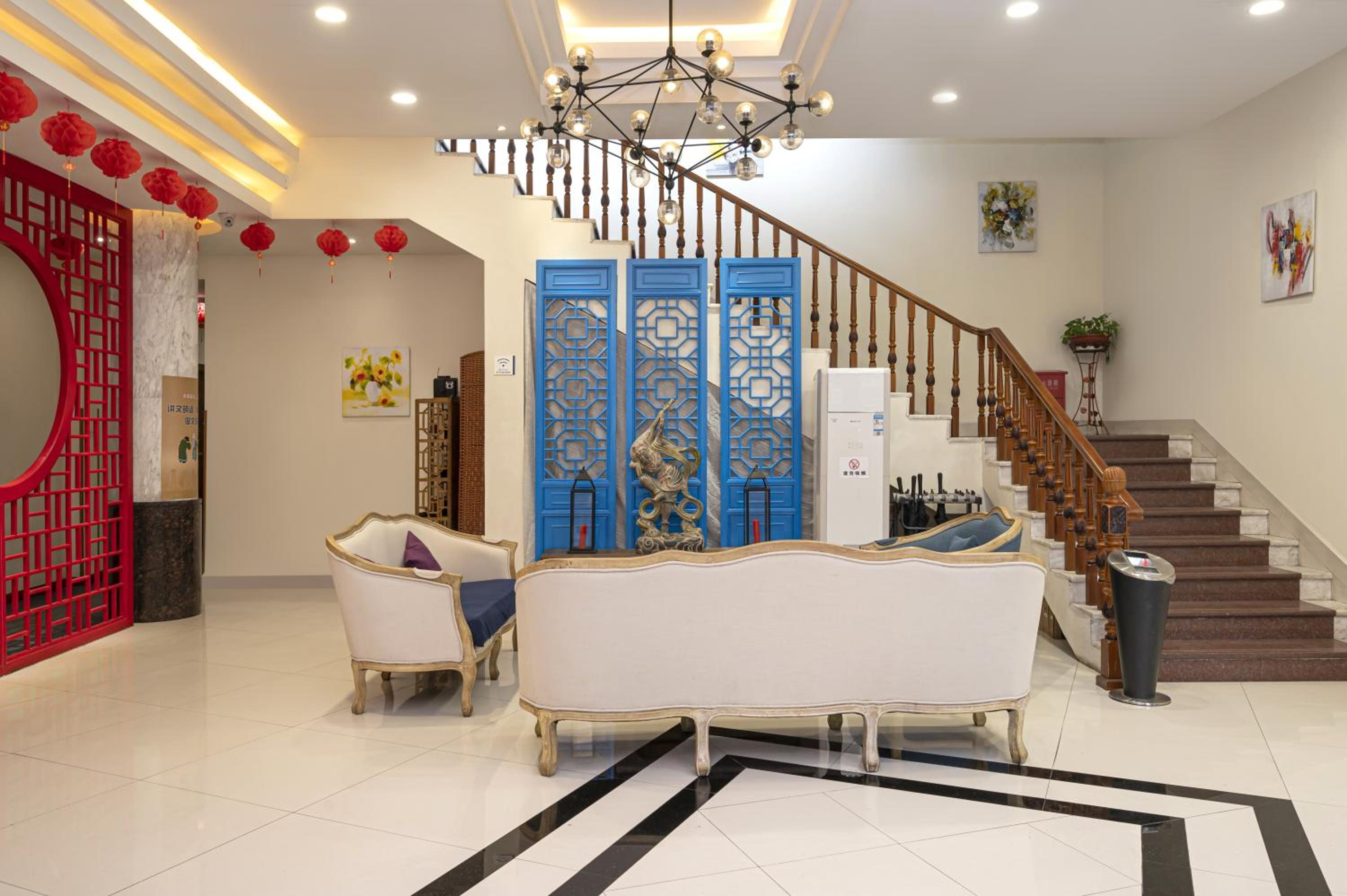 Guilin Crystal Crescent Moon Hotel
