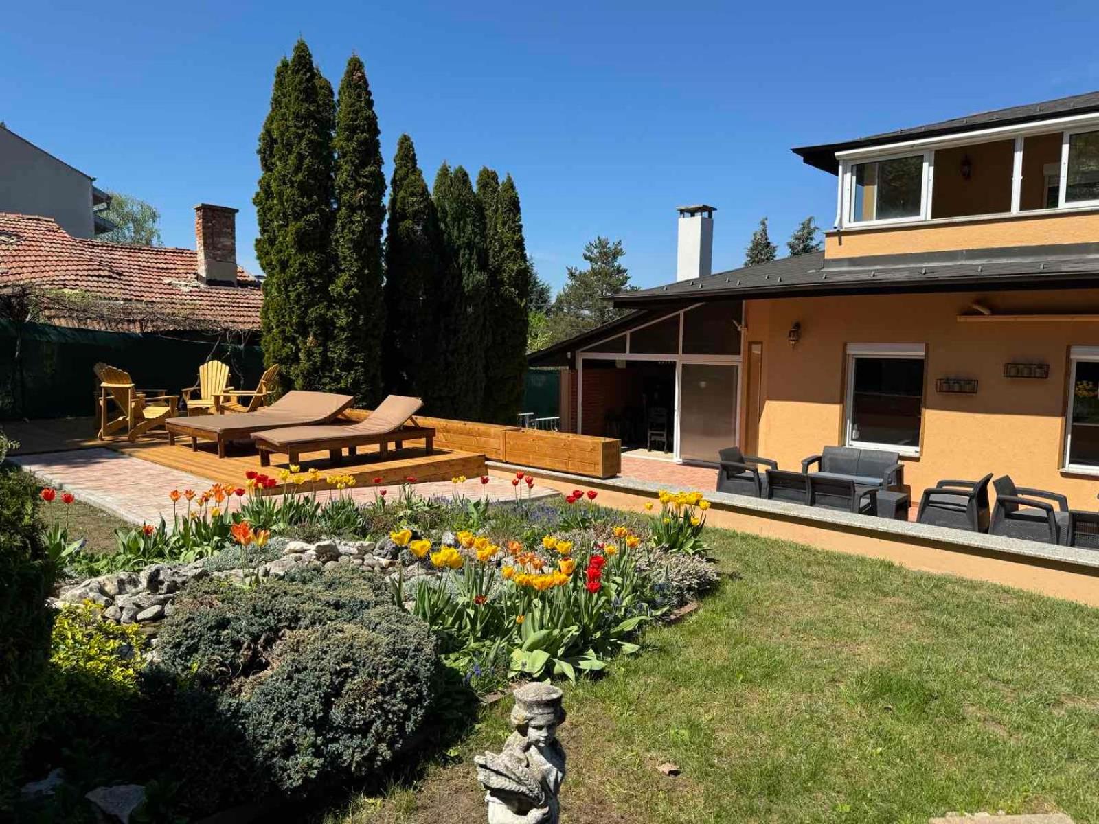 Villa Boyana City & Relax with Hot Jacuzzi and Sauna by BookVillaBG