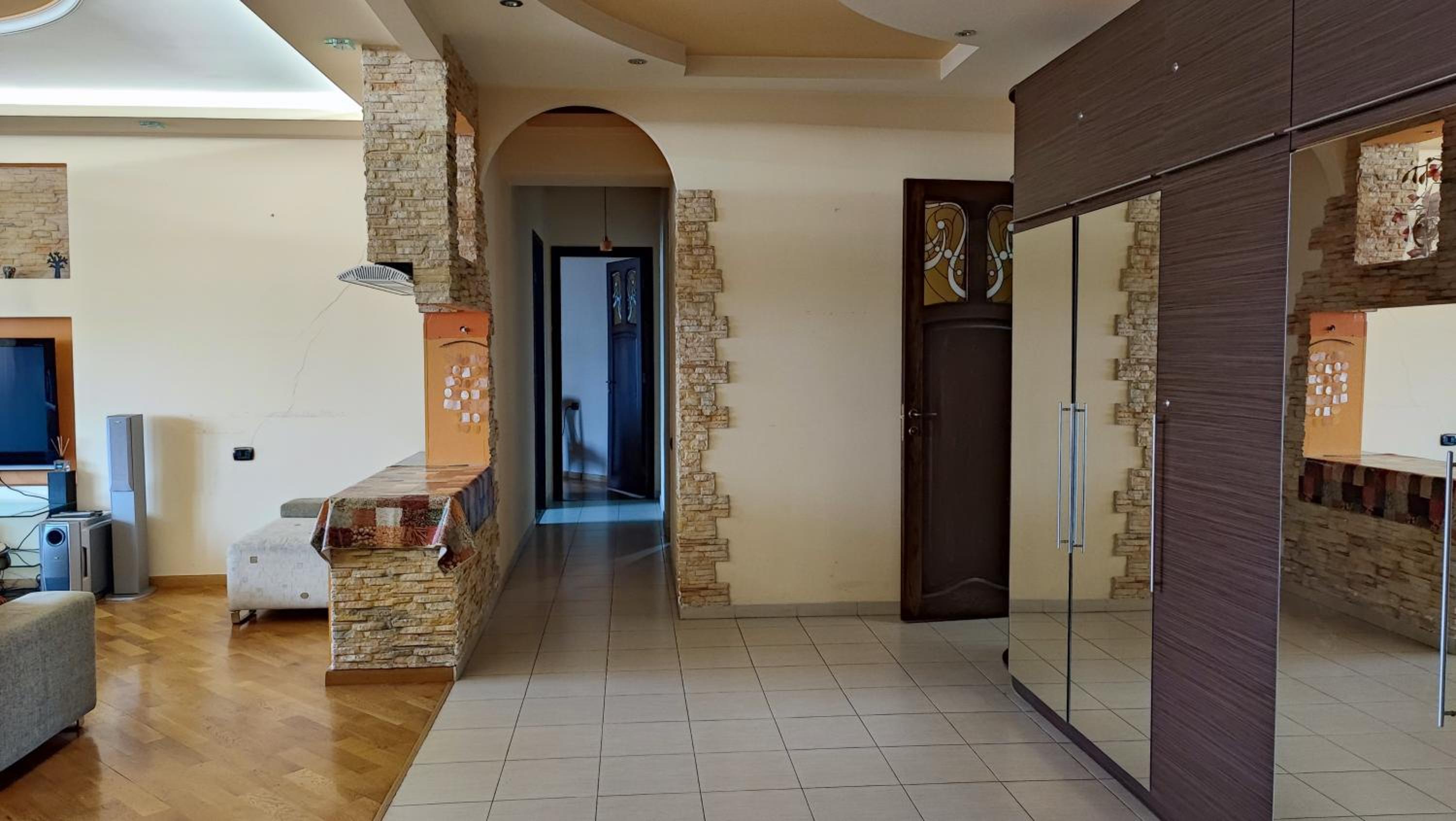 Luxury Apartment In The City Heart On North Avenue