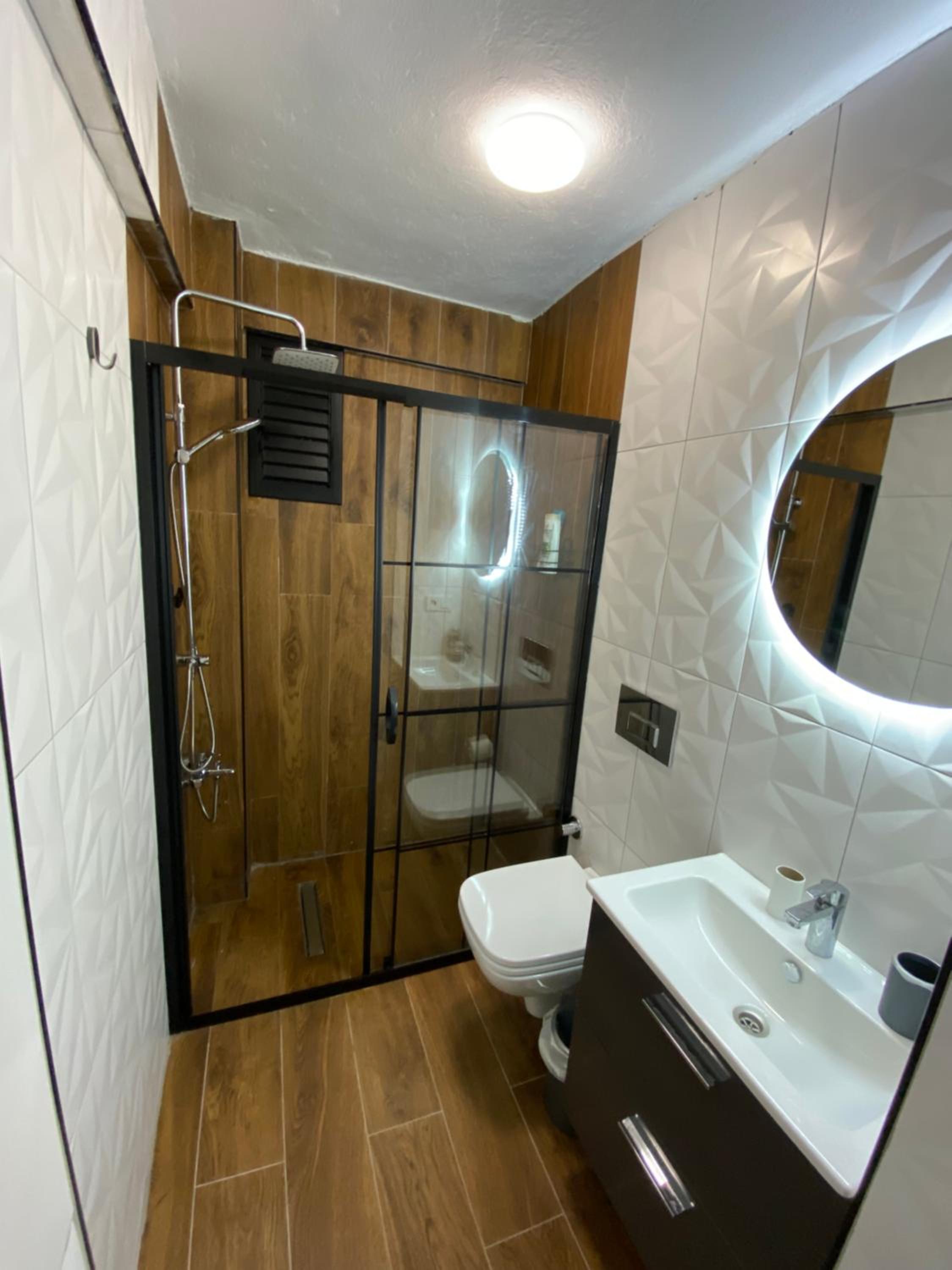 Your New, Comfortable and Cozy Home in the Center view 3