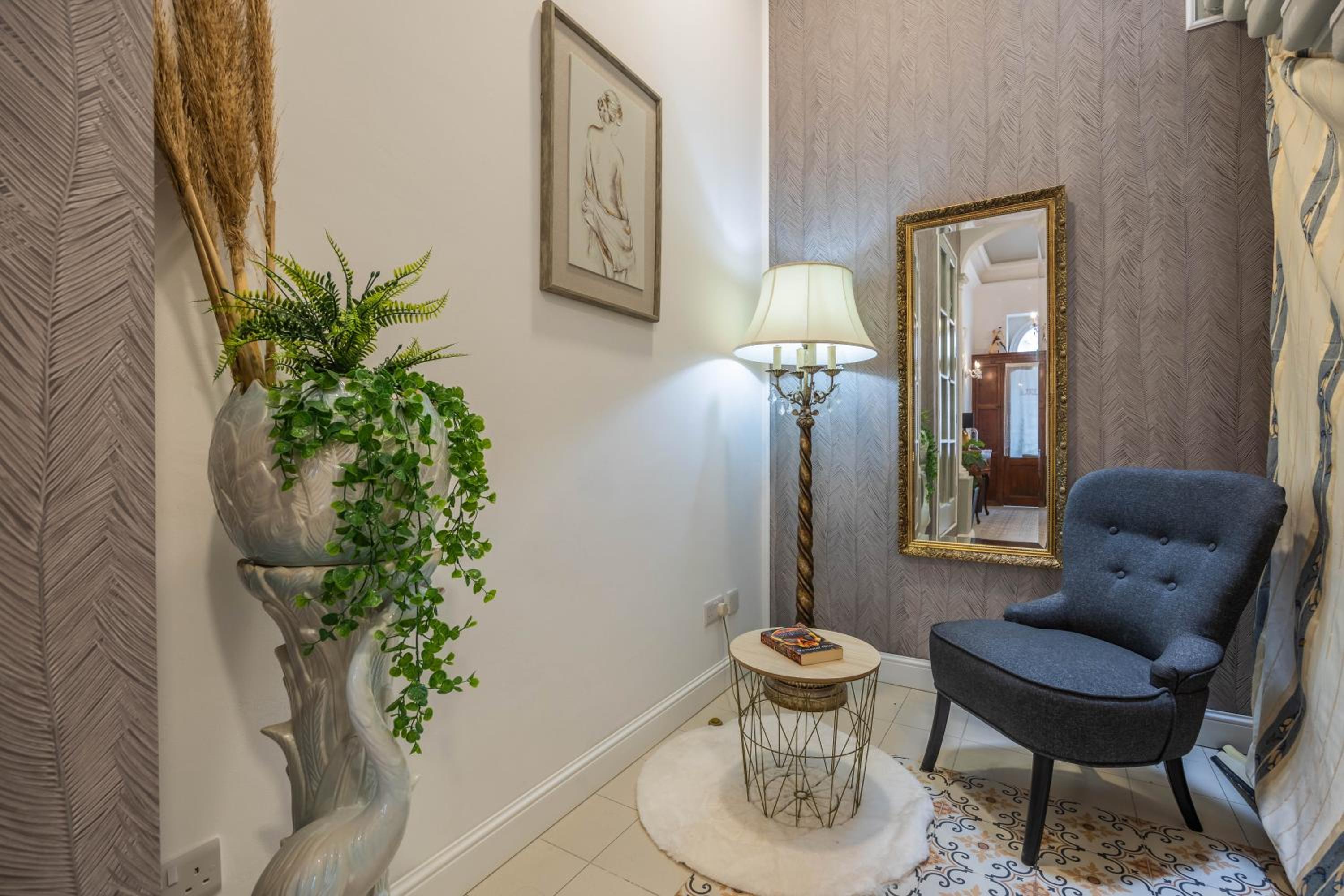 Elegant & Modern House by SF HOMES - Close to the Three Cities and the airport view 4