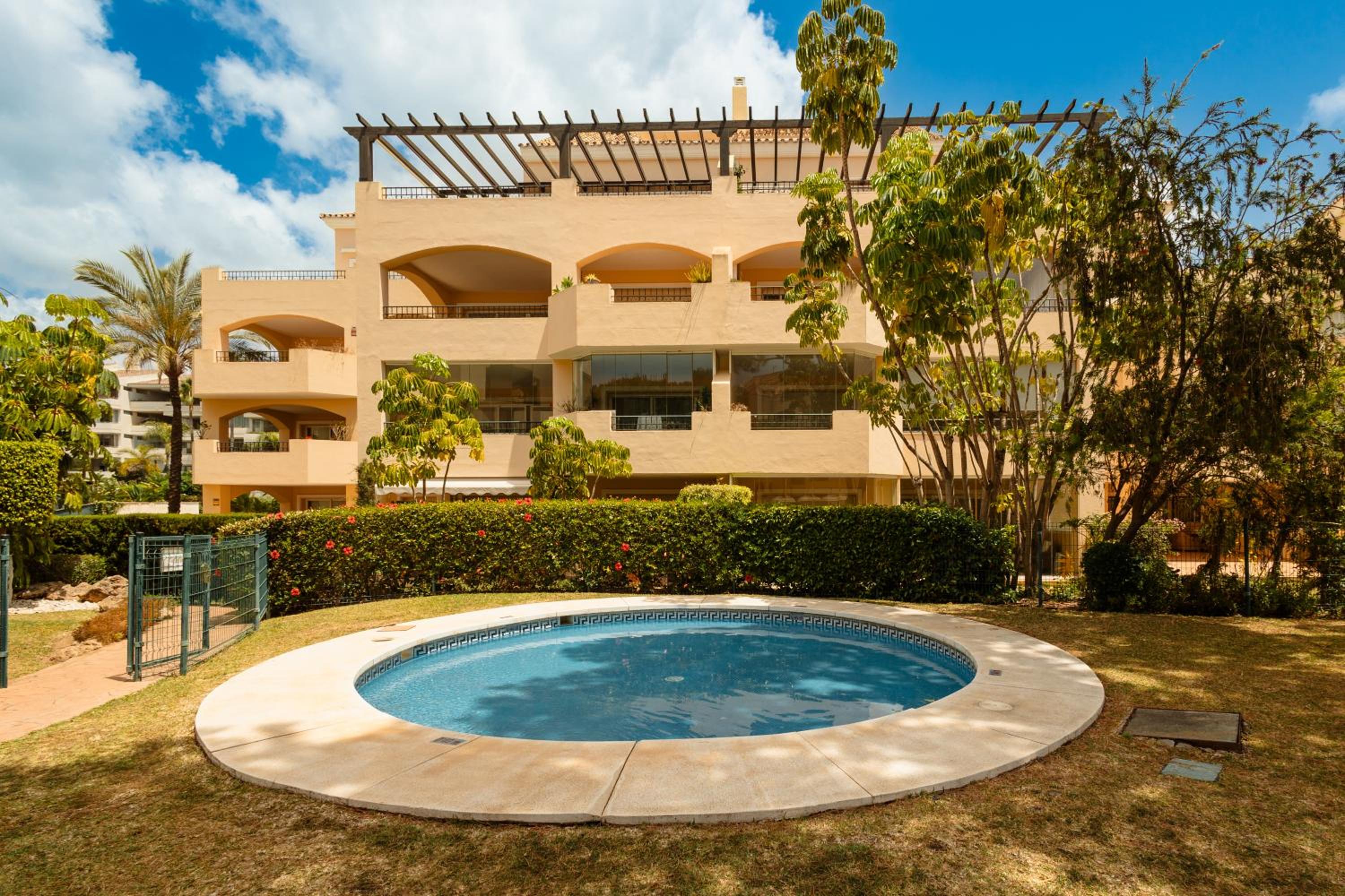 2 bedroom apartment next to the beach in Elviria, Marbella view 4