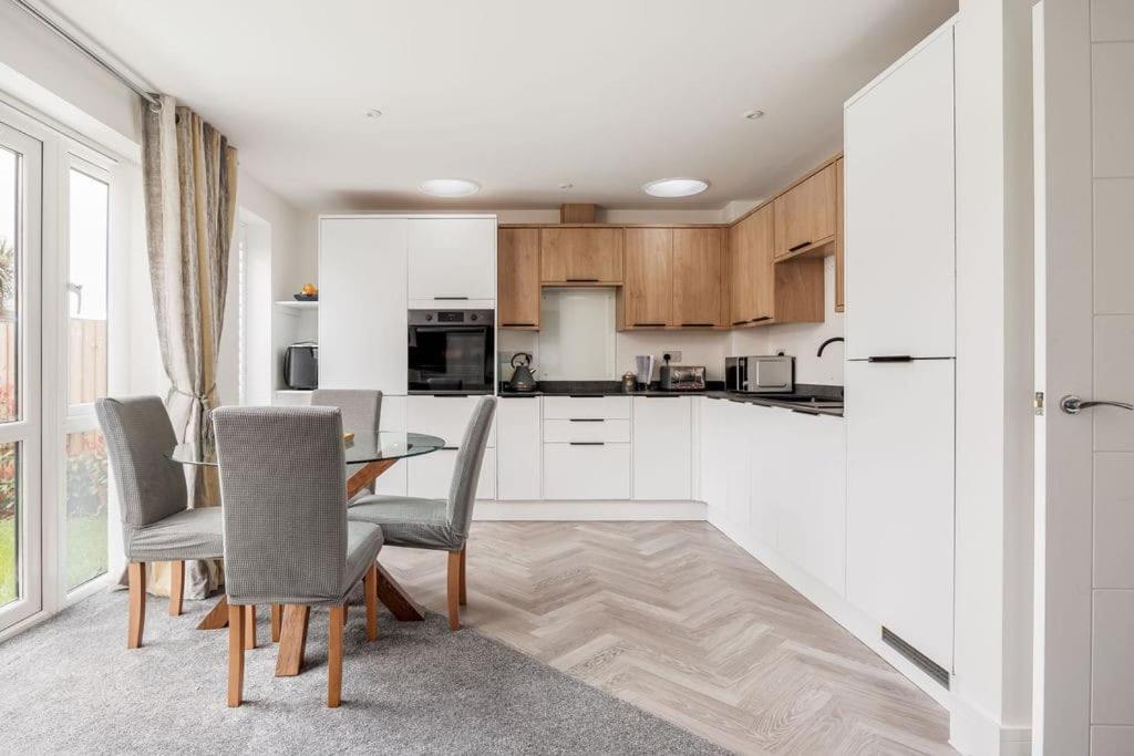 Beautiful house in Poole with parking, 2 bed & 2 bathroom view 5