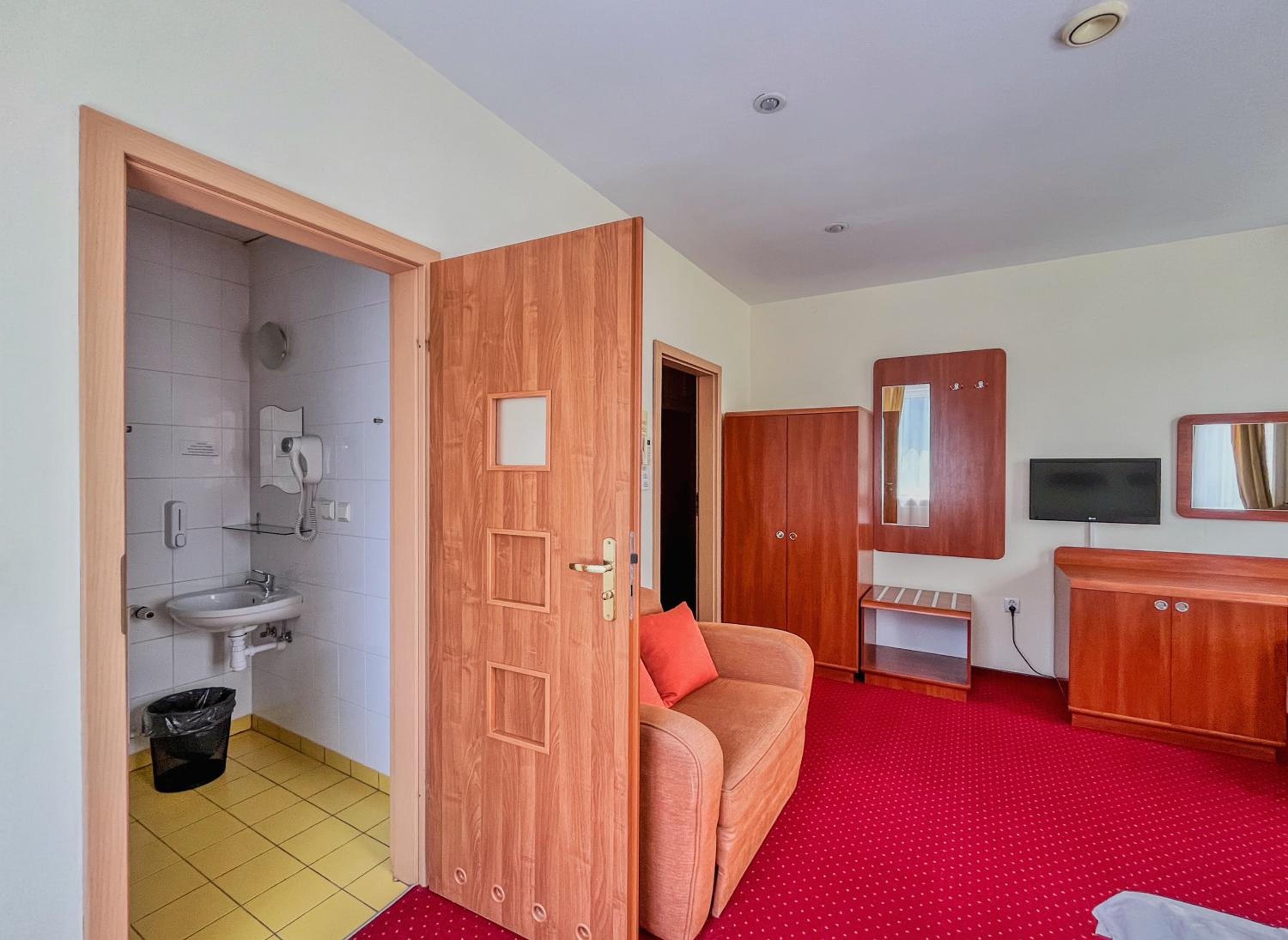 Fry House Hostel - 15min to Dworzec Zachodni, 5min to Klub Progresja, photo 30