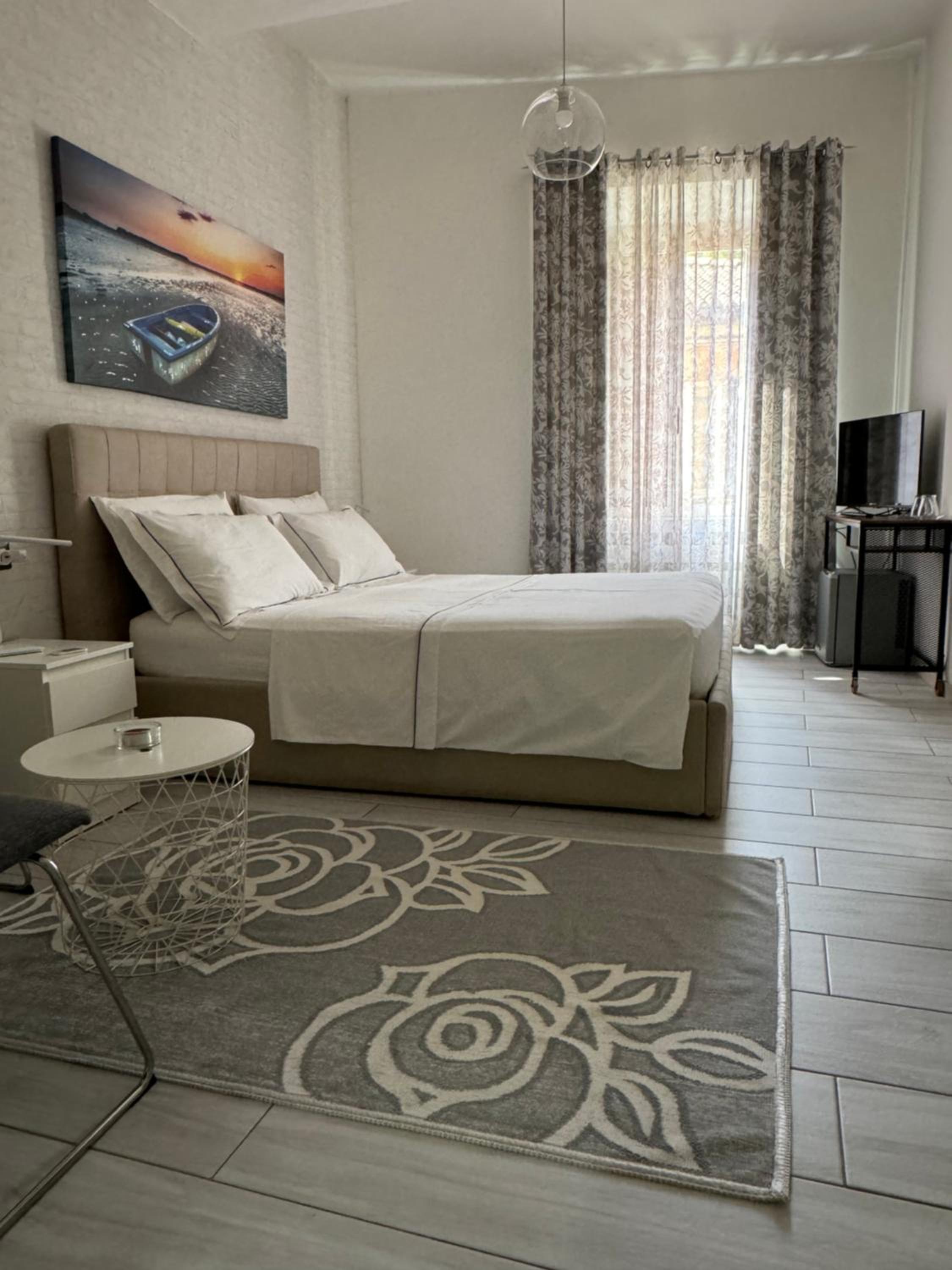 Casa L'Aquila en Como — hotel room