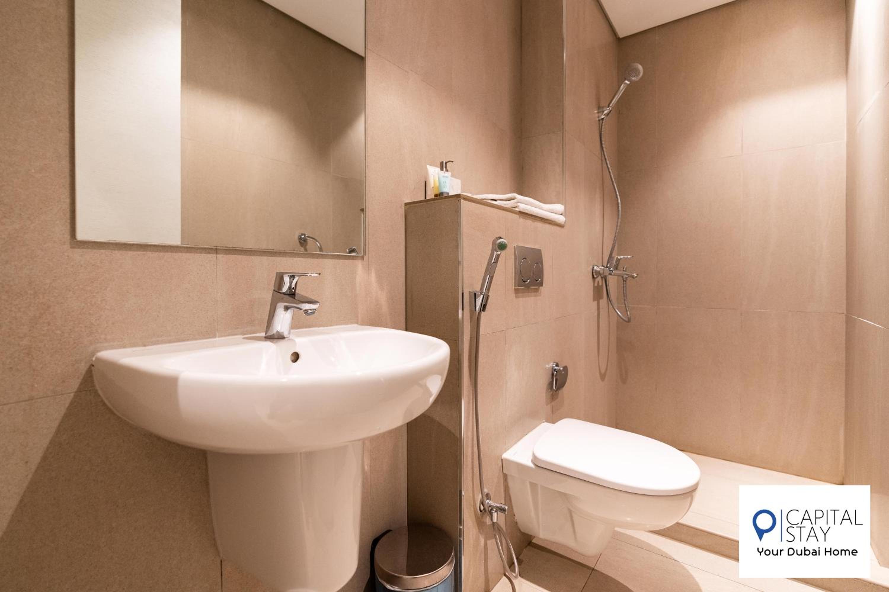 Capital Stay- Private Two Bed Apartment - The Address Beach Resort Residences Fujairah