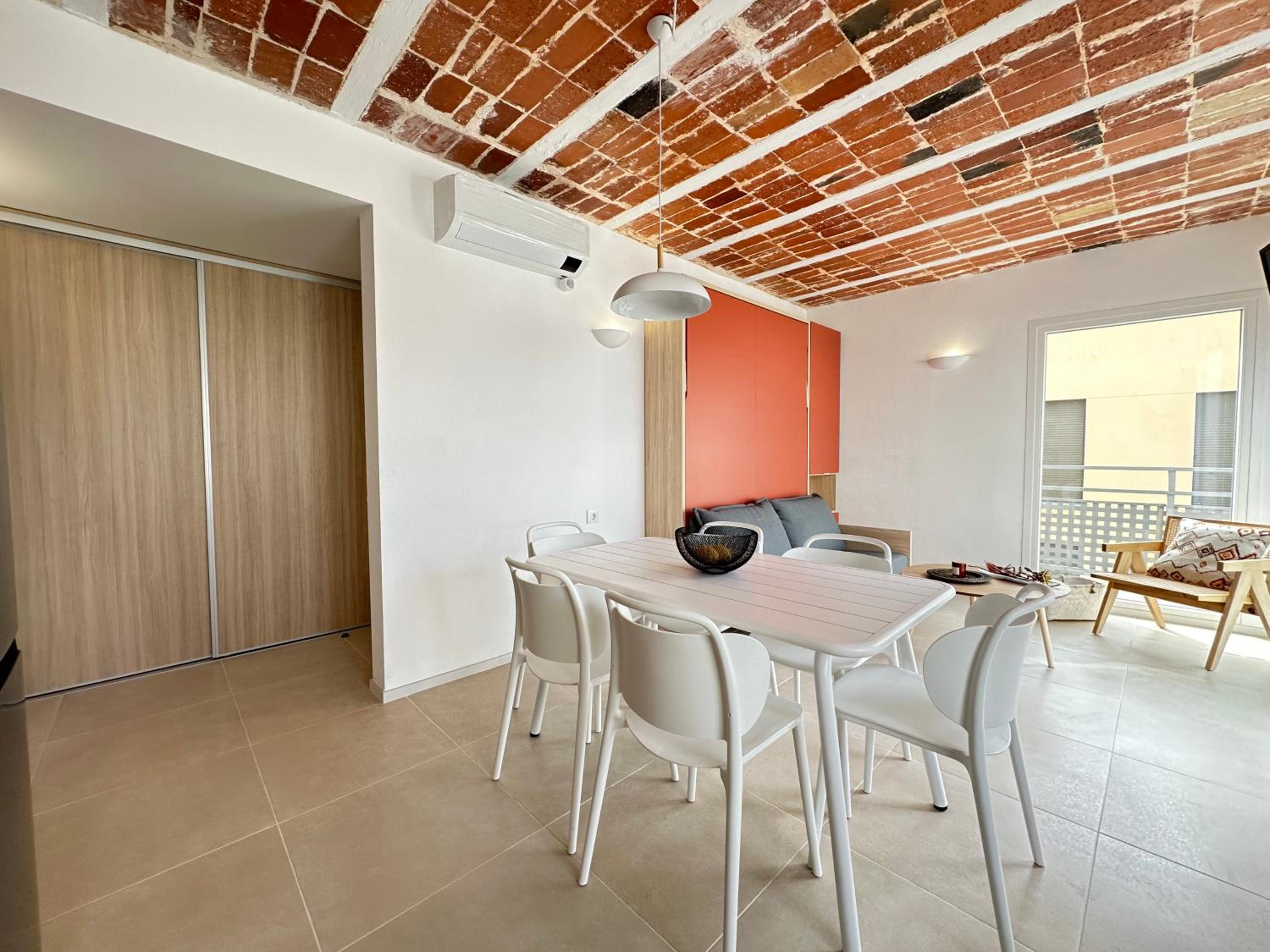 Agi Arago Apartments