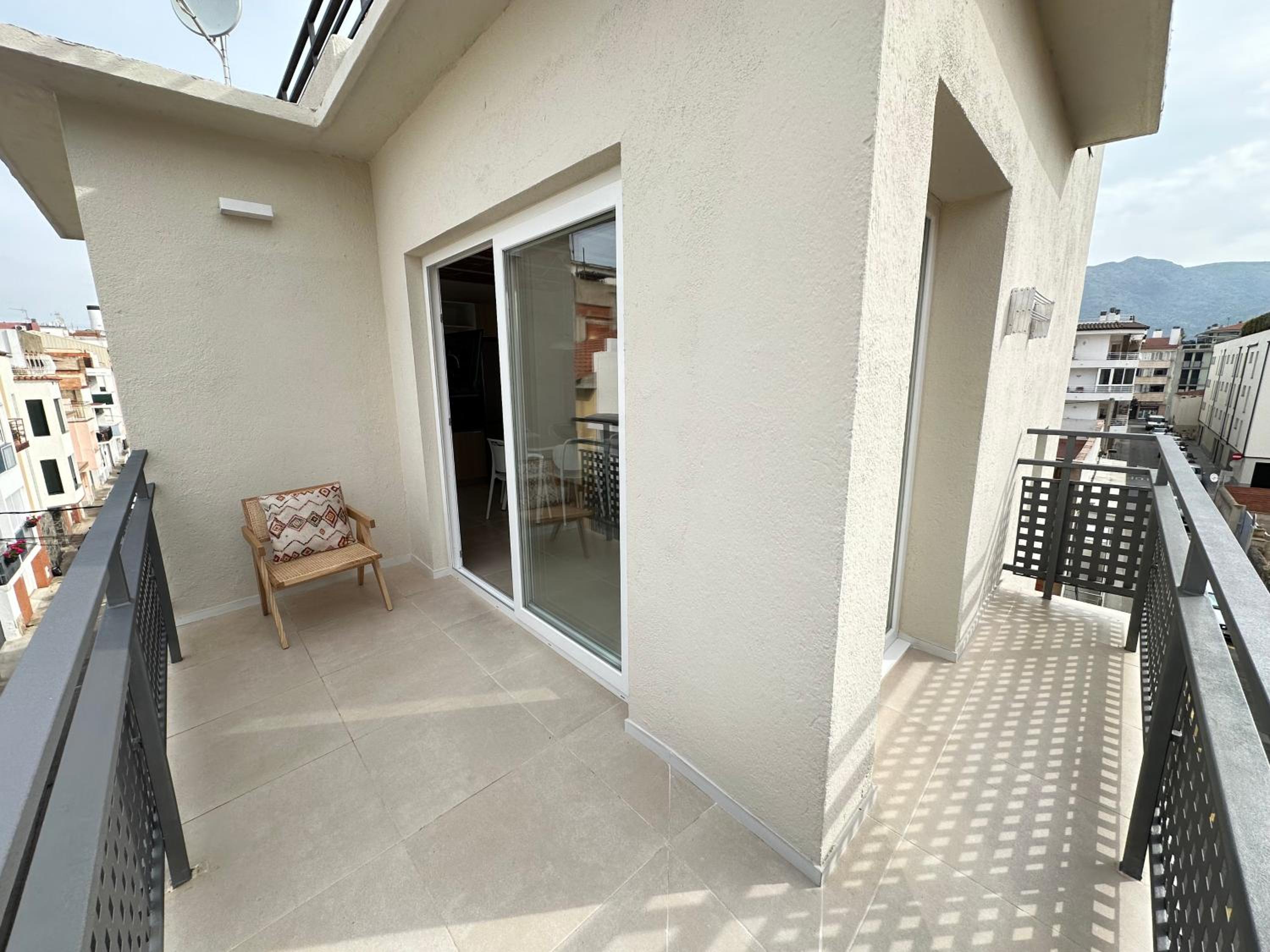 Agi Arago Apartments