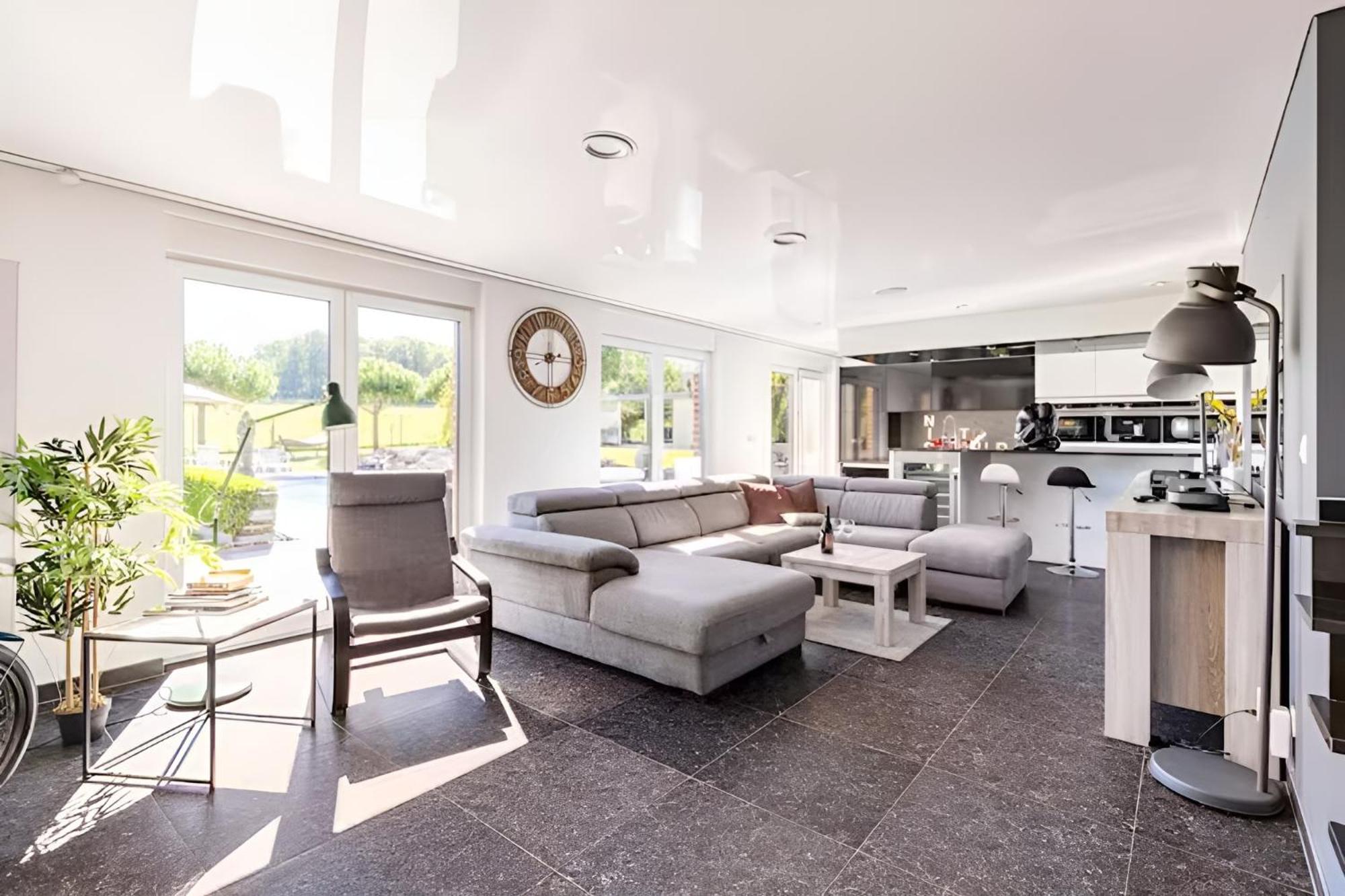 LA VILLA DE SENY , villa de charme avec jardin ,Piscine nature, jacuzzi , petanque, fitness, billard,ping pong,