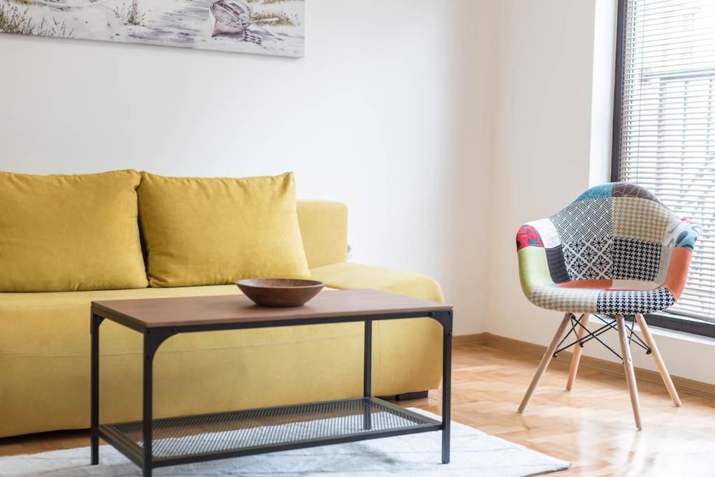 2br apt
