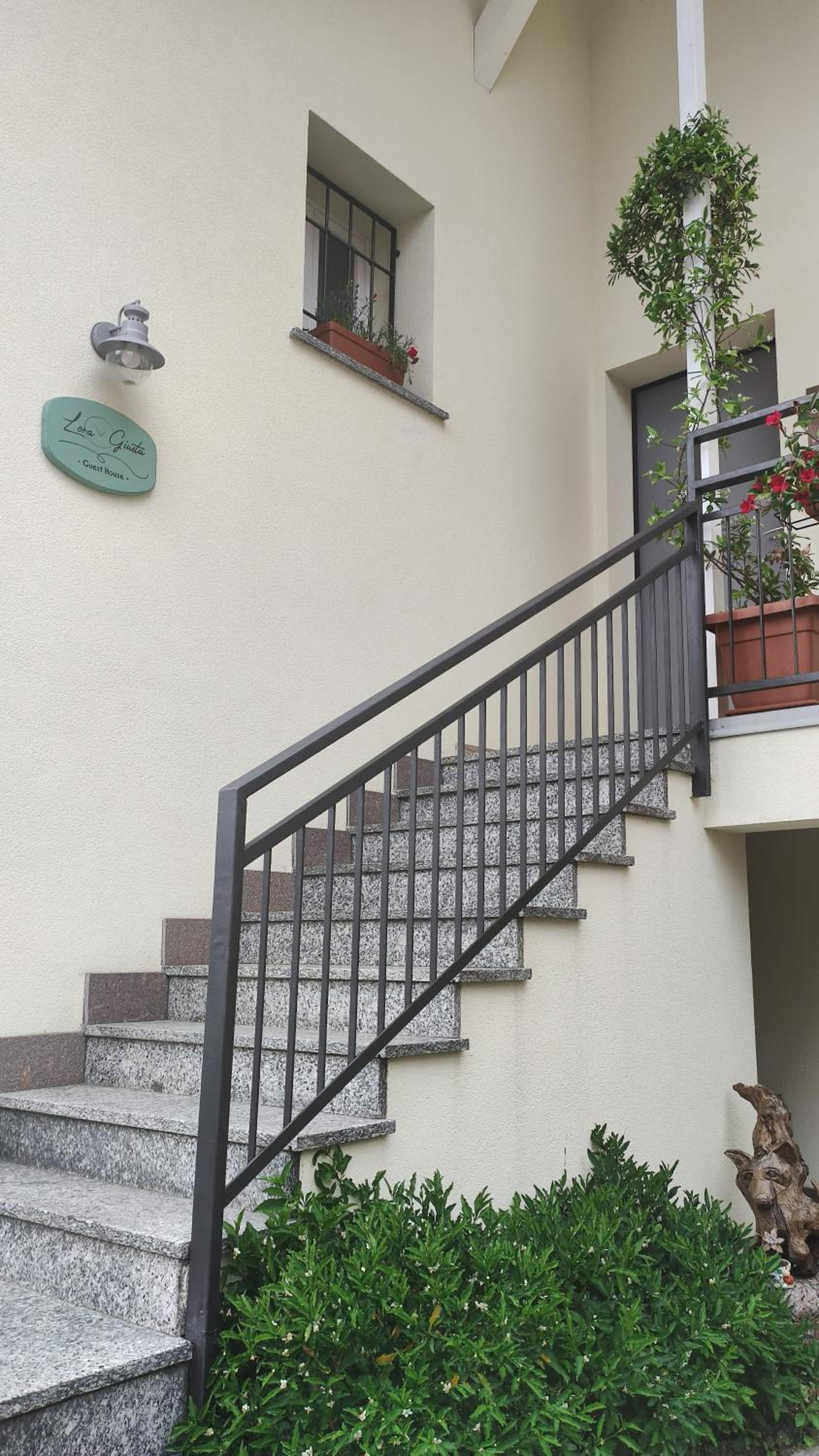 LORA GIUSTA GUEST HOUSE view 2