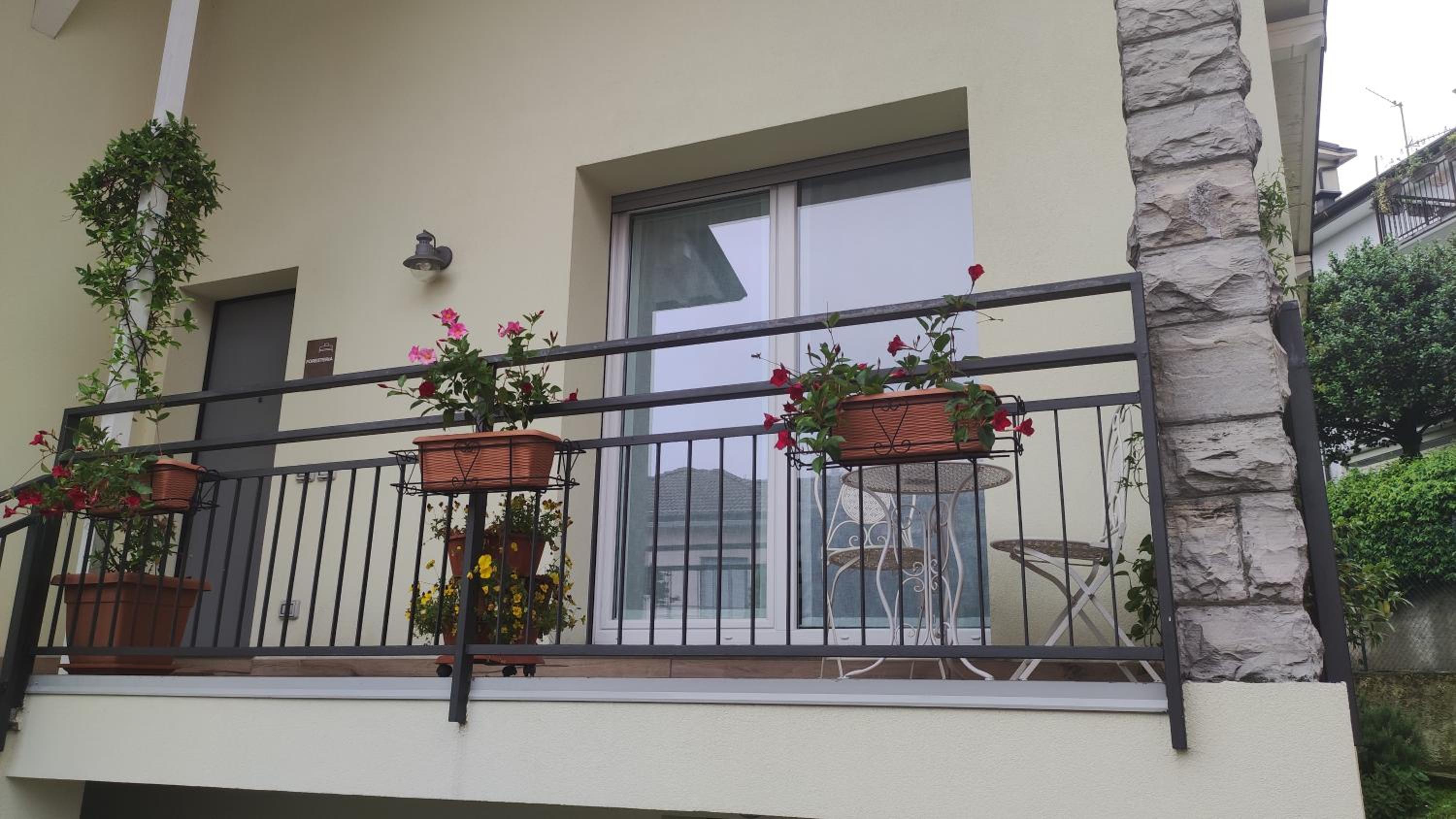 LORA GIUSTA GUEST HOUSE view 3