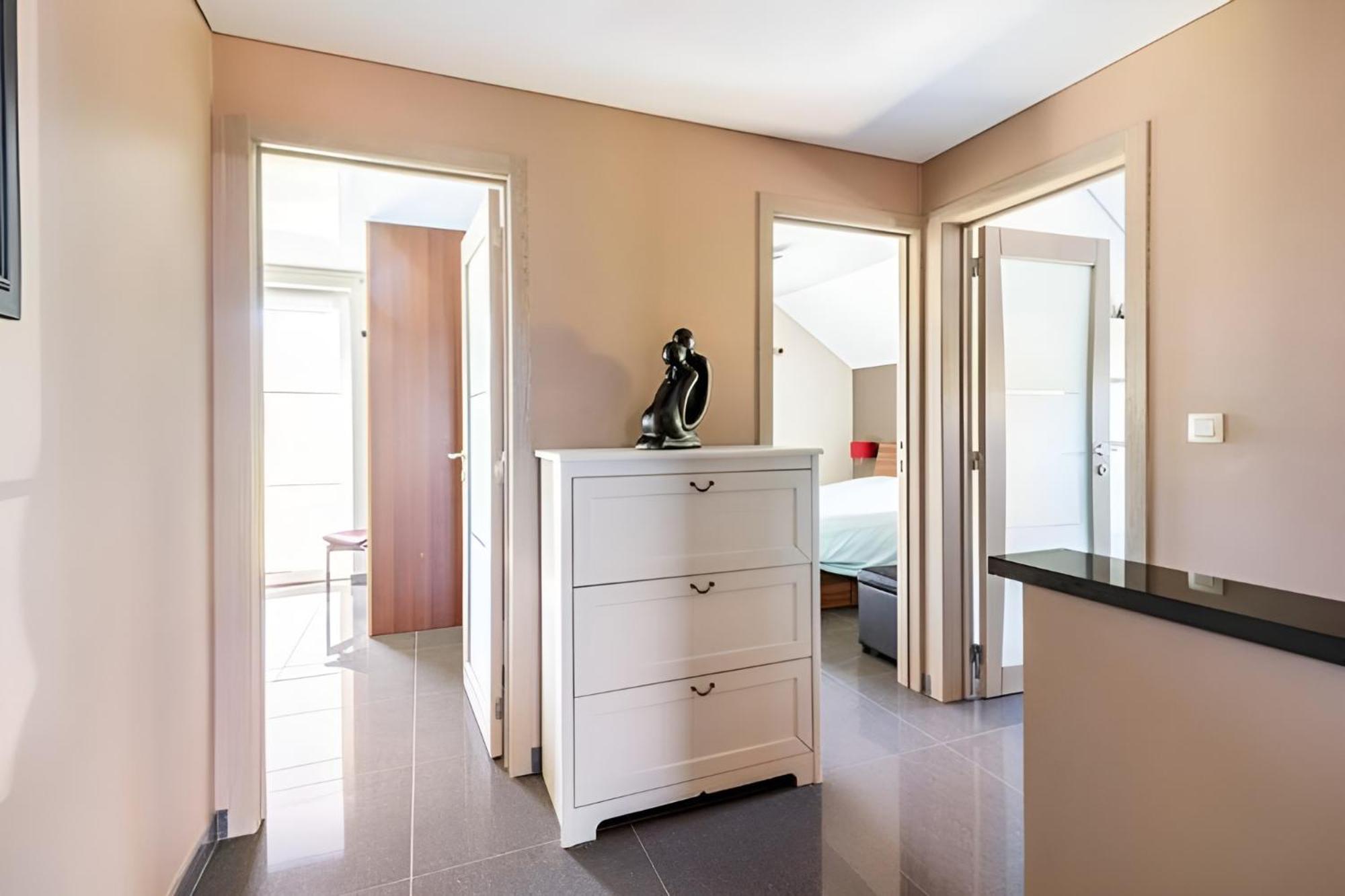 LA VILLA DE SENY , villa de charme avec jardin ,Piscine nature, jacuzzi , petanque, fitness, billard,ping pong,
