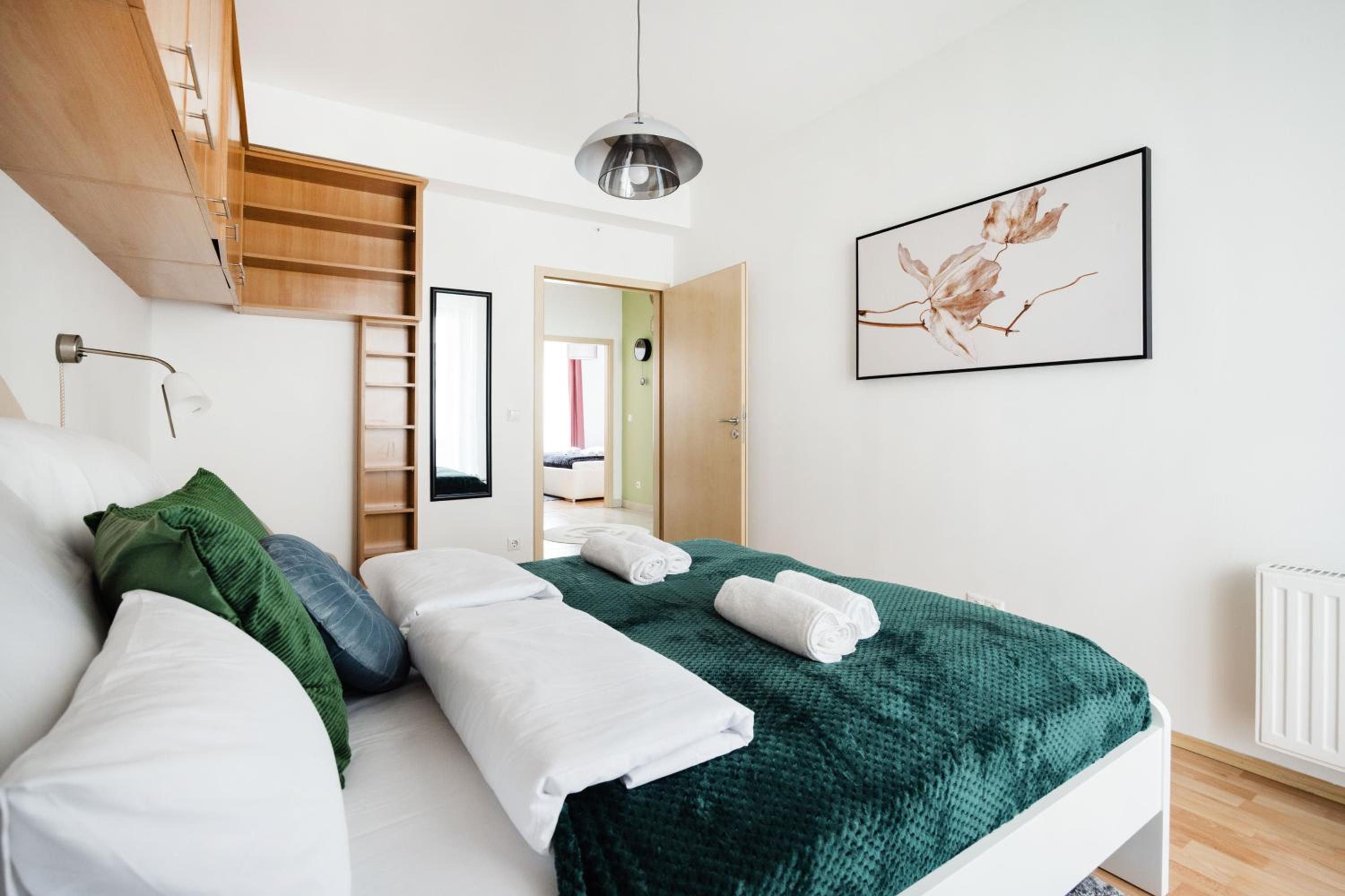 Modern two-bedroom apartment with free parking view 4