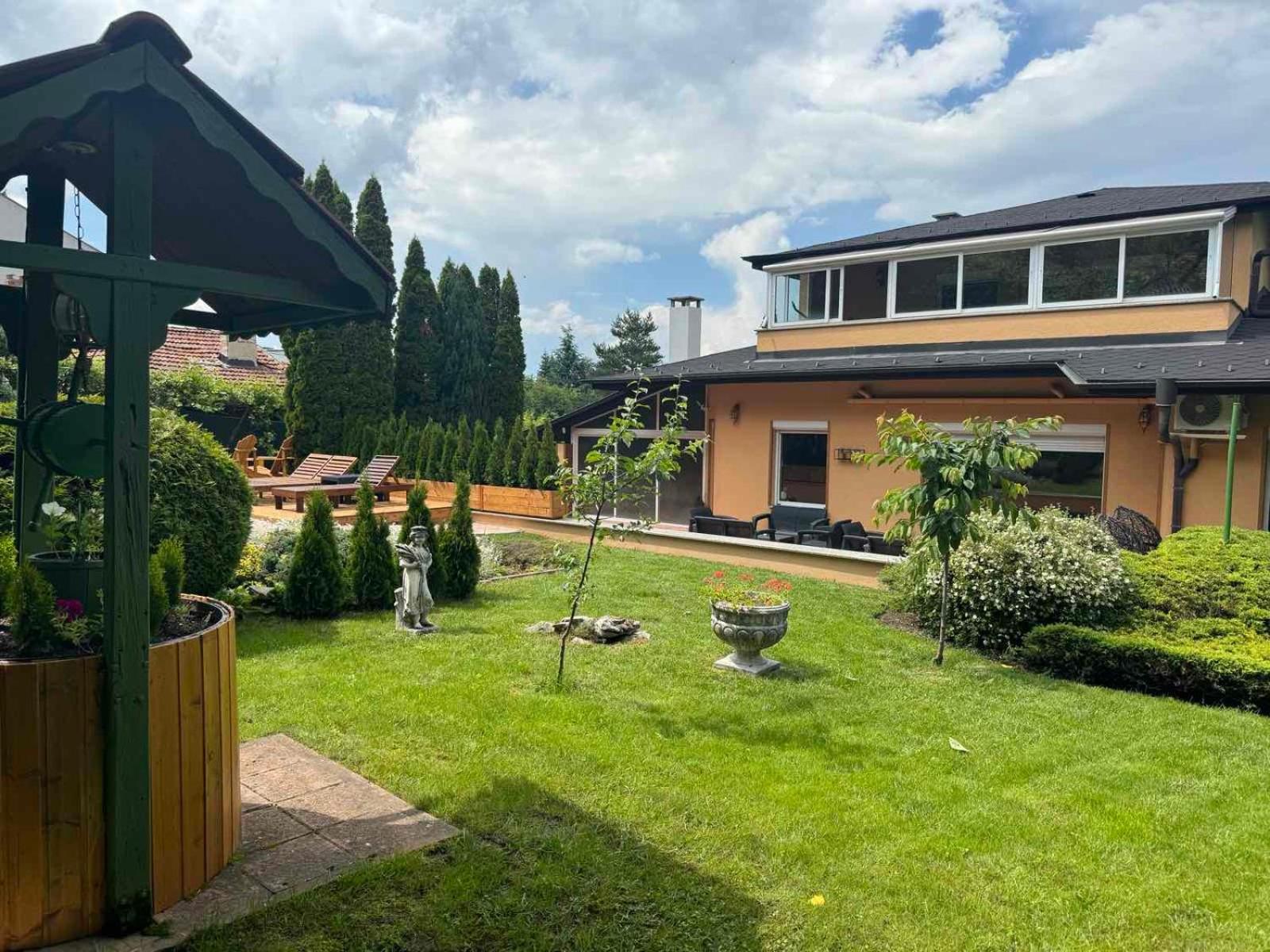 Villa Boyana City & Relax with Hot Jacuzzi and Sauna by BookVillaBG