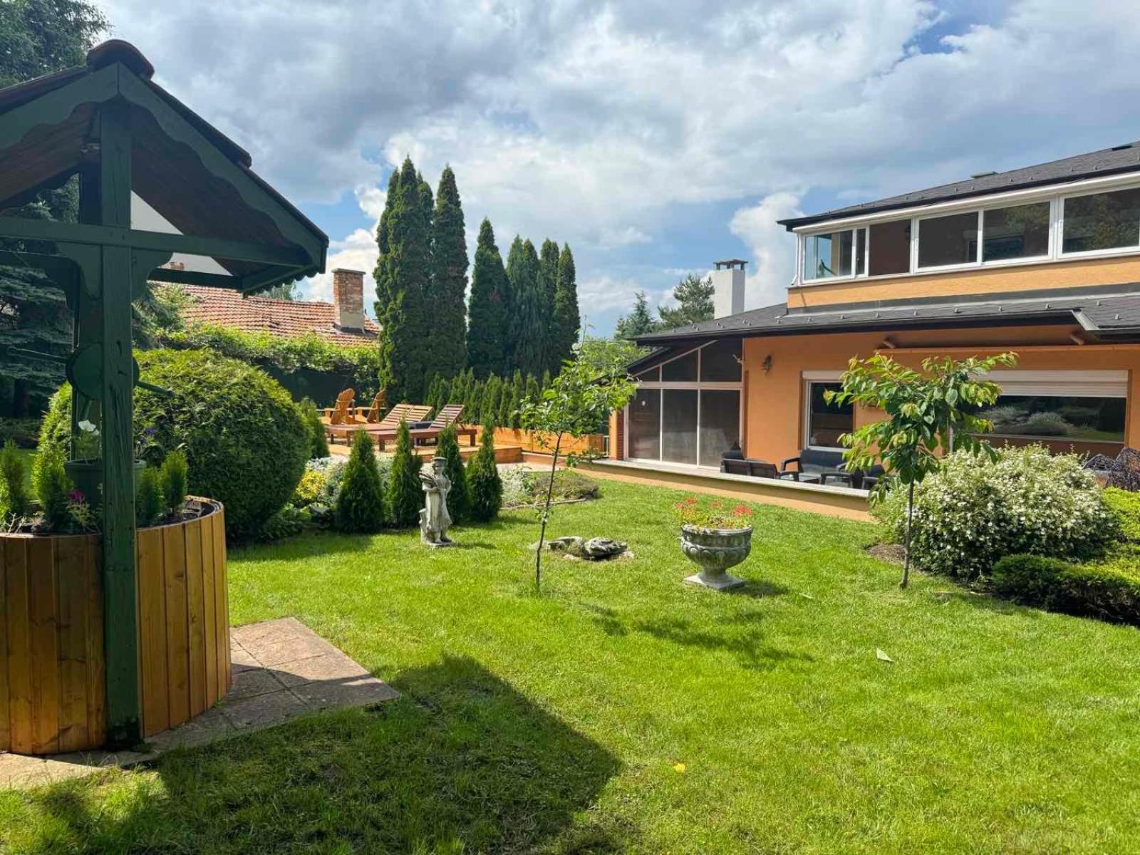 Villa Boyana City & Relax with Hot Jacuzzi and Sauna by BookVillaBG