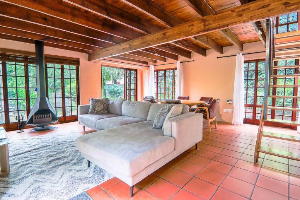 Executive suite with full kitchen & lounge view 3