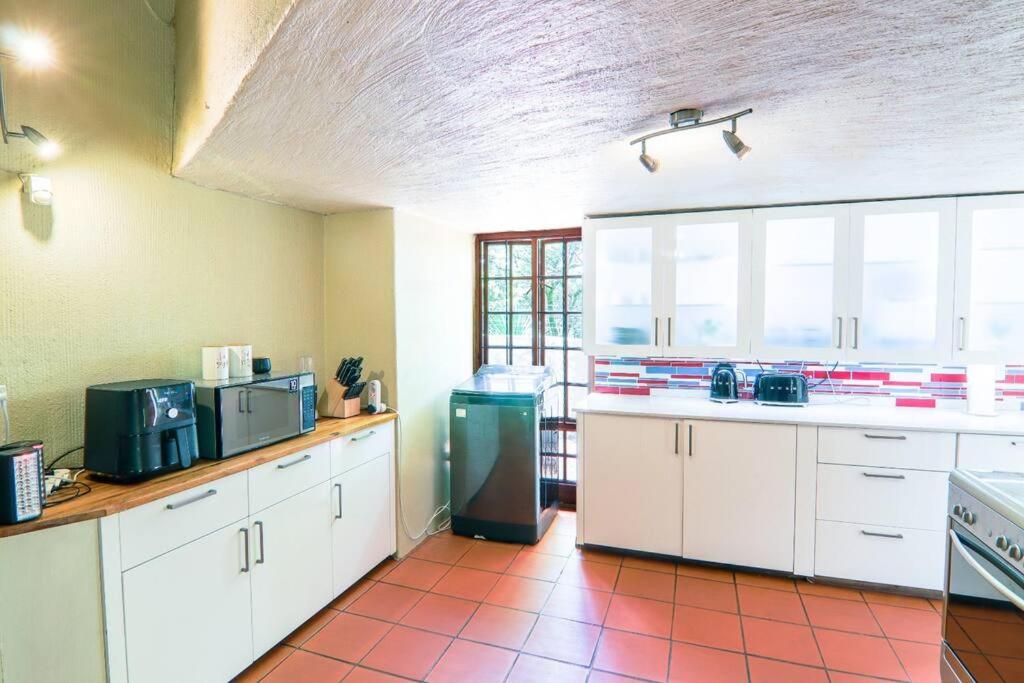 Executive suite with full kitchen & lounge view 2