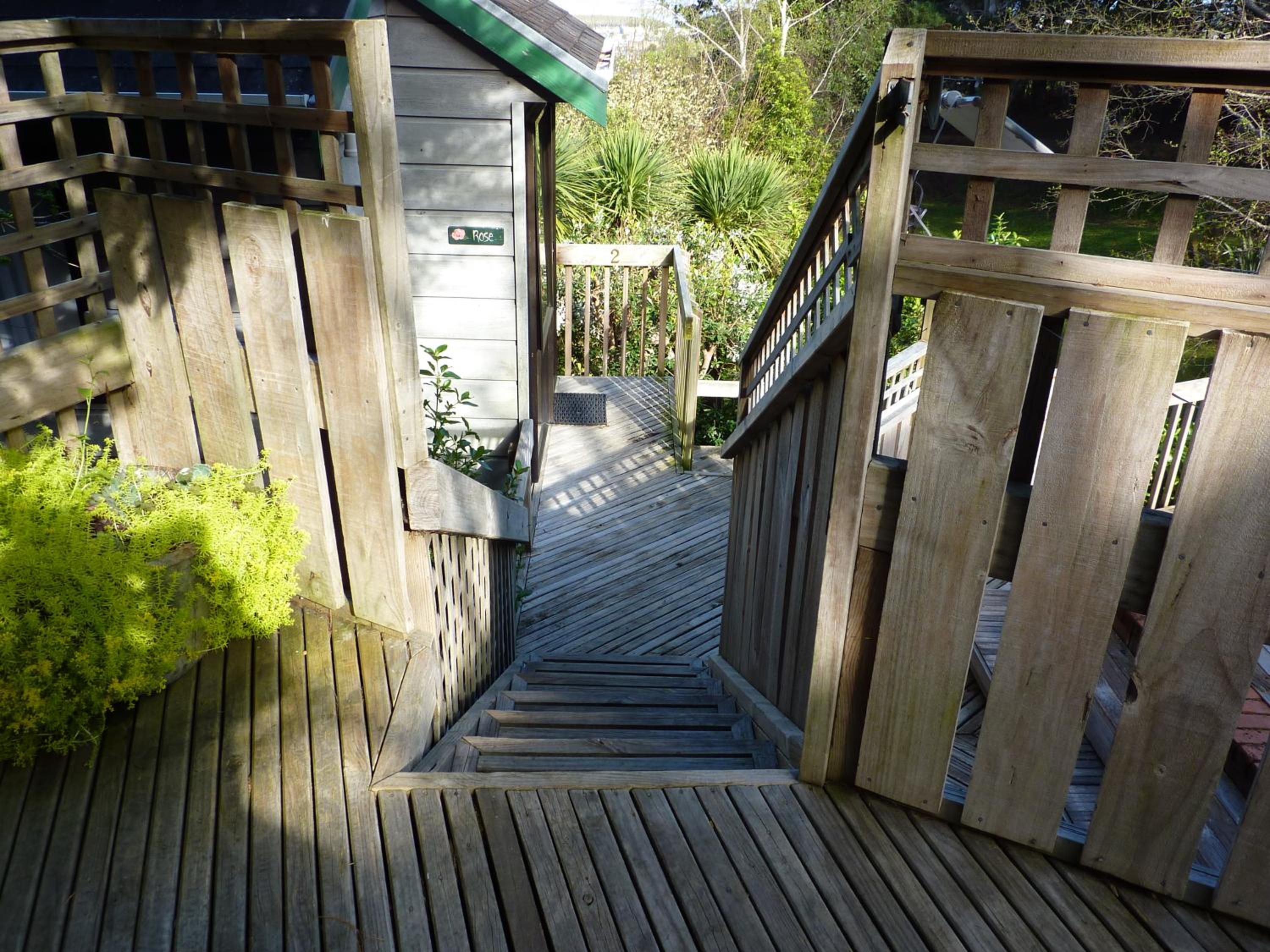 Grafton Cottage & Chalets