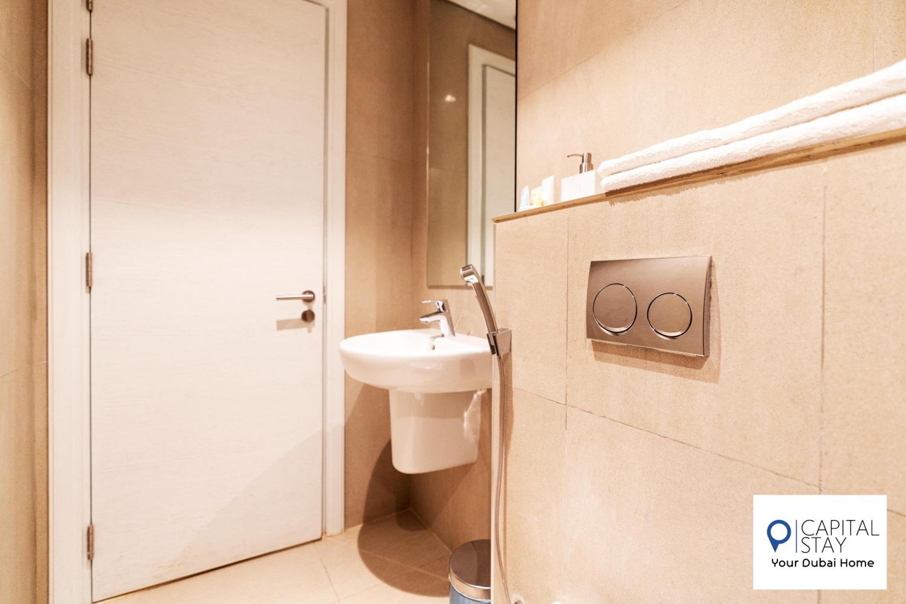 Capital Stay- Private Two Bed Apartment - The Address Beach Resort Residences Fujairah